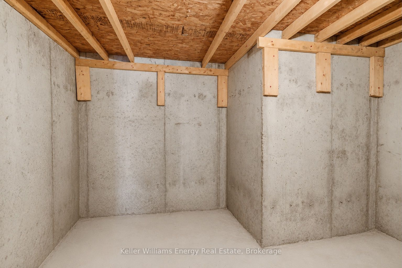 338 Dowson Loop Property Photo 42