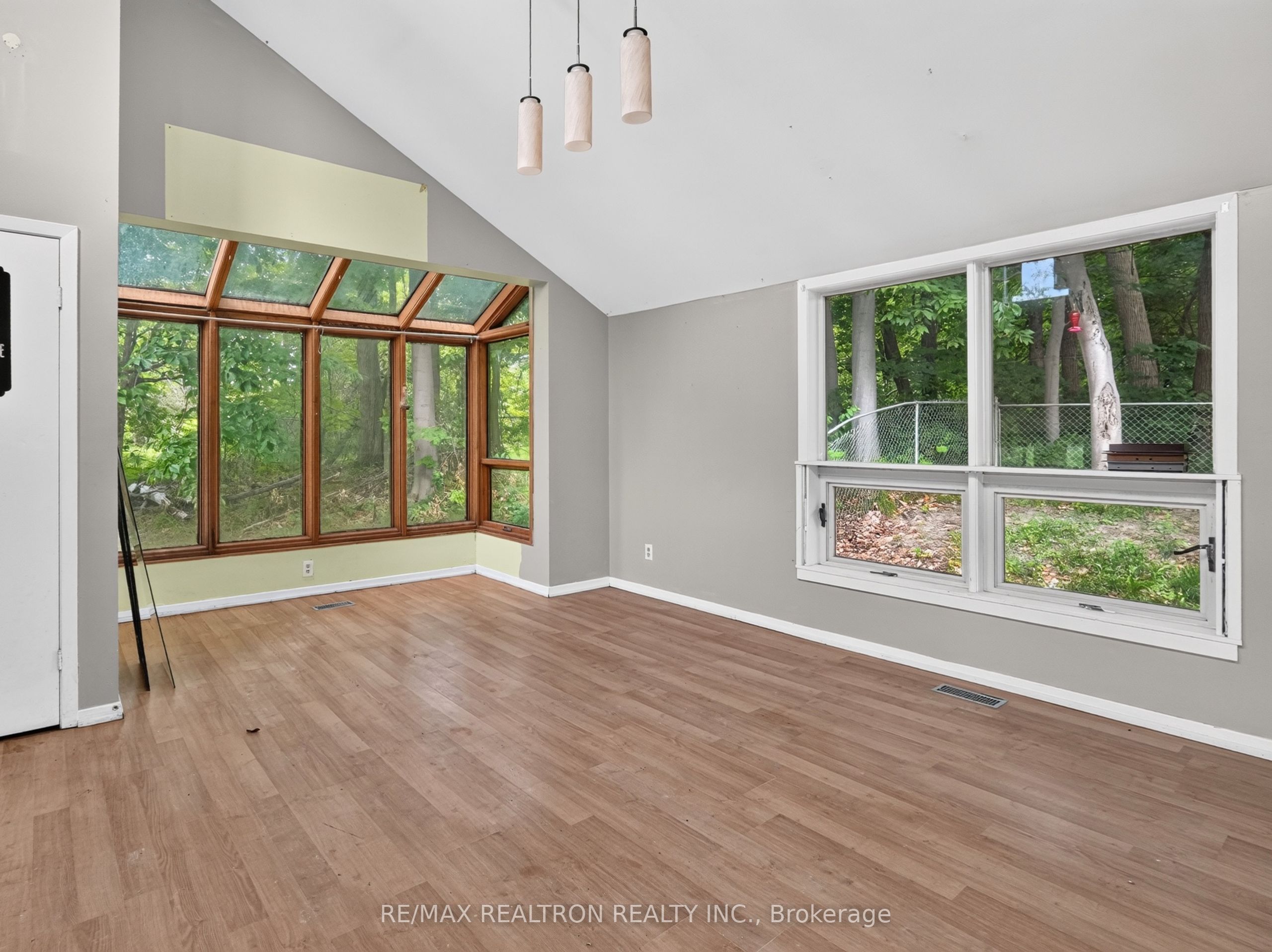110 Glenwoods Avenue Property Photo 13