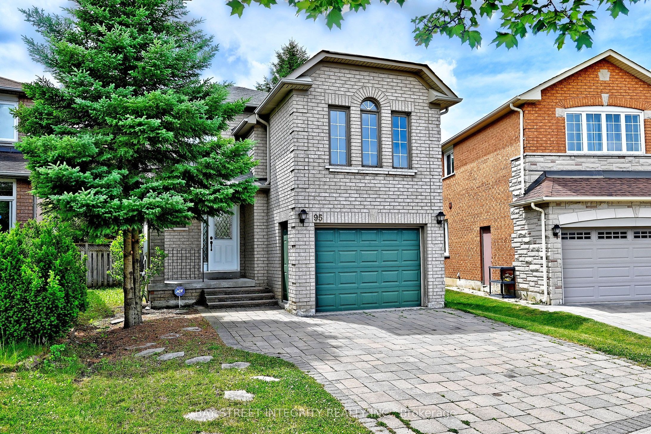 95 Alpine Crescent Property Photo 1