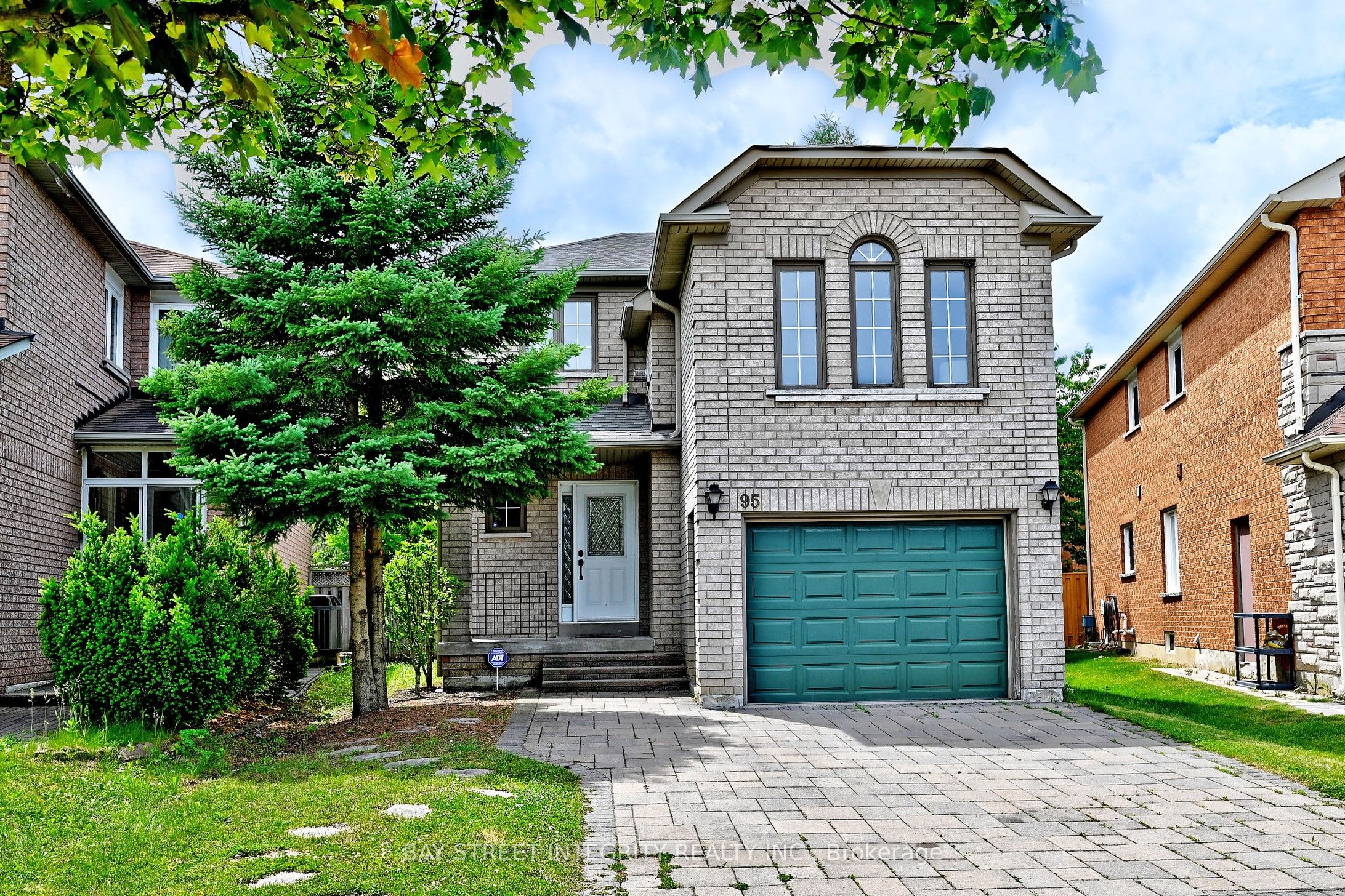 95 Alpine Crescent Property Photo 2