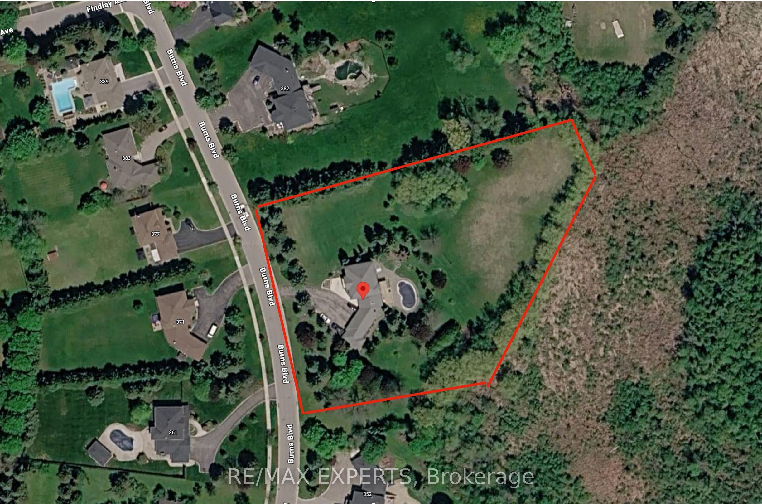 372 Burns Boulevard Property Photo 3