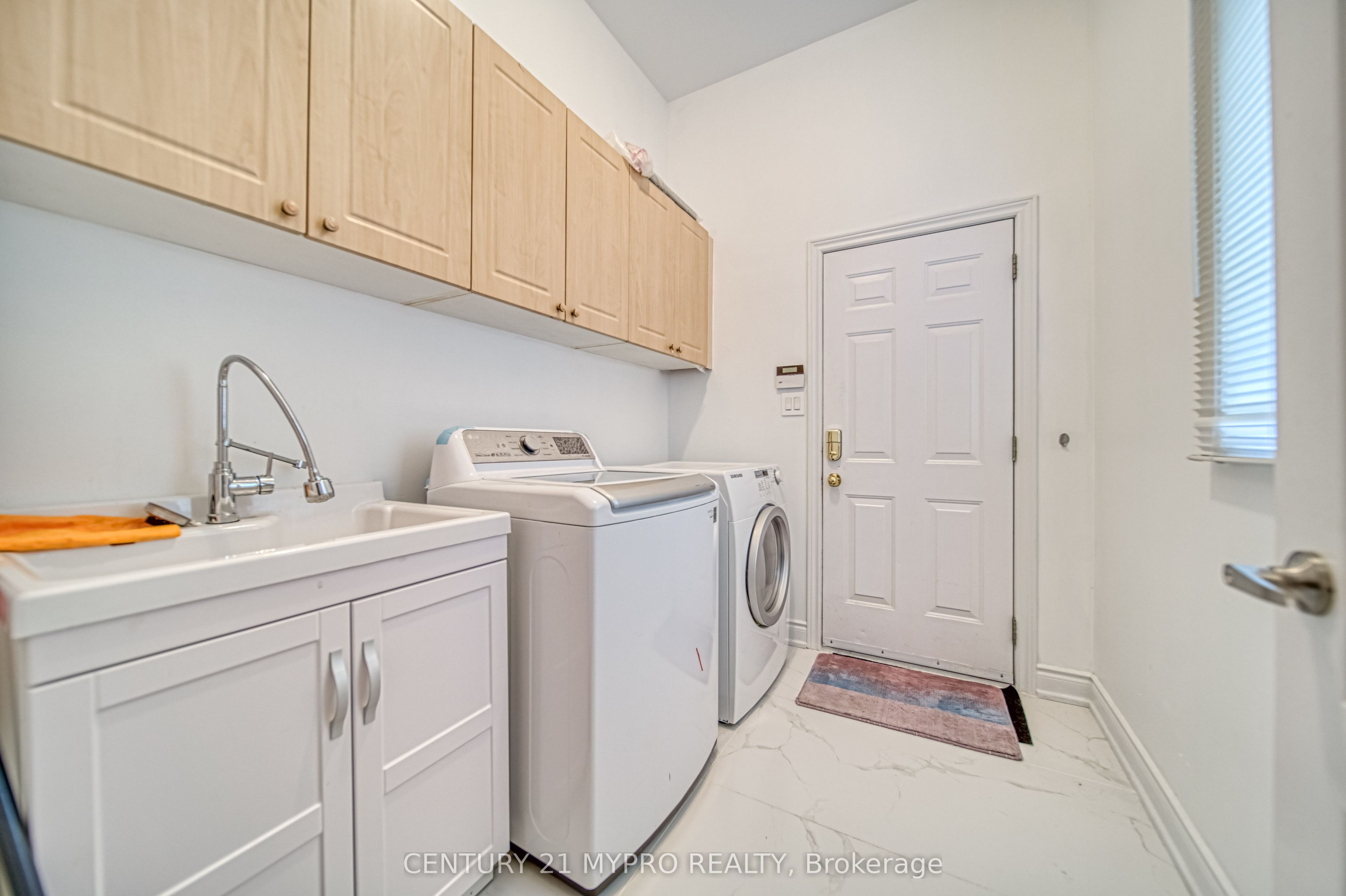 98 Leyburn Avenue Property Photo 17