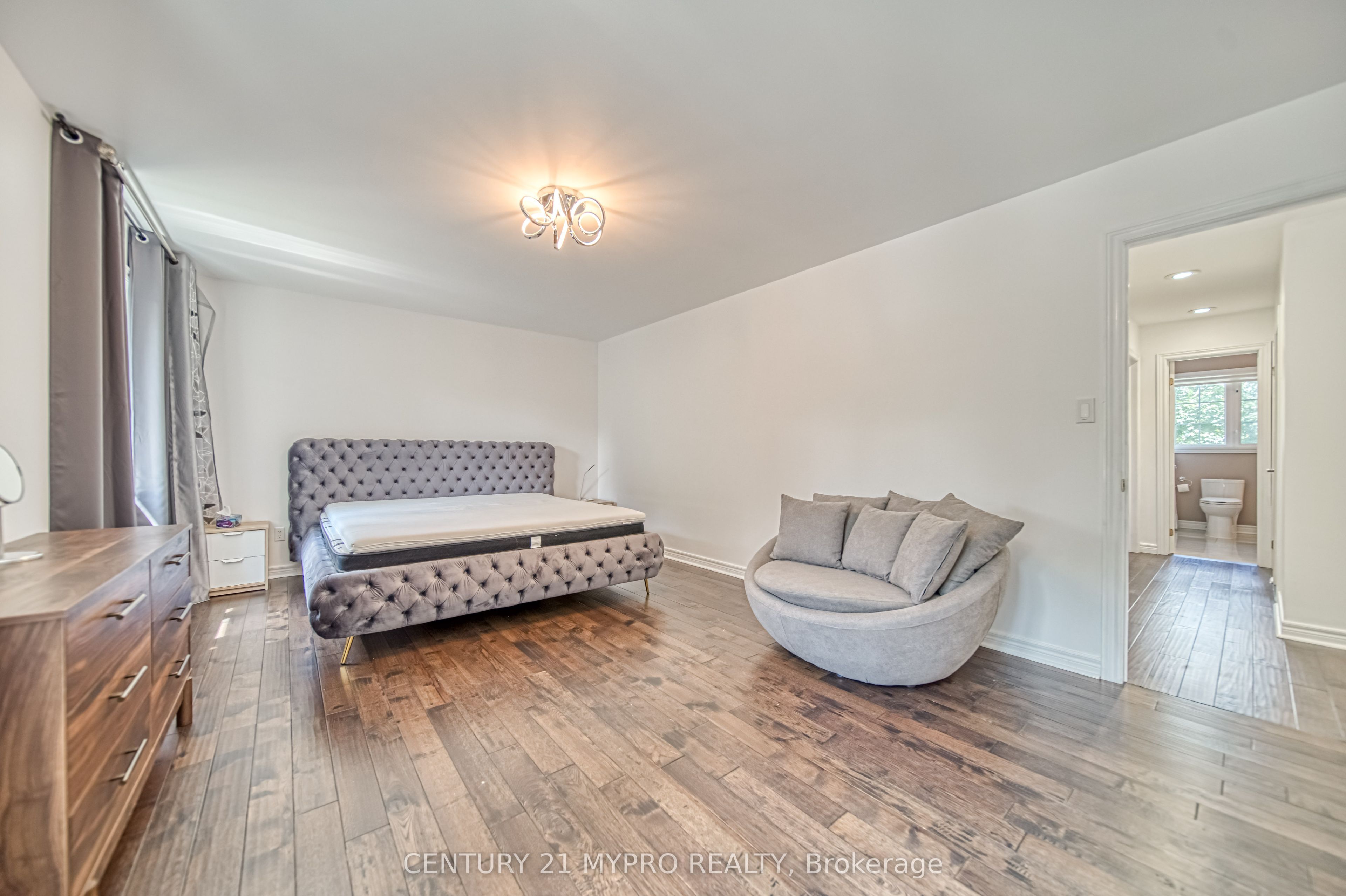 98 Leyburn Avenue Property Photo 21