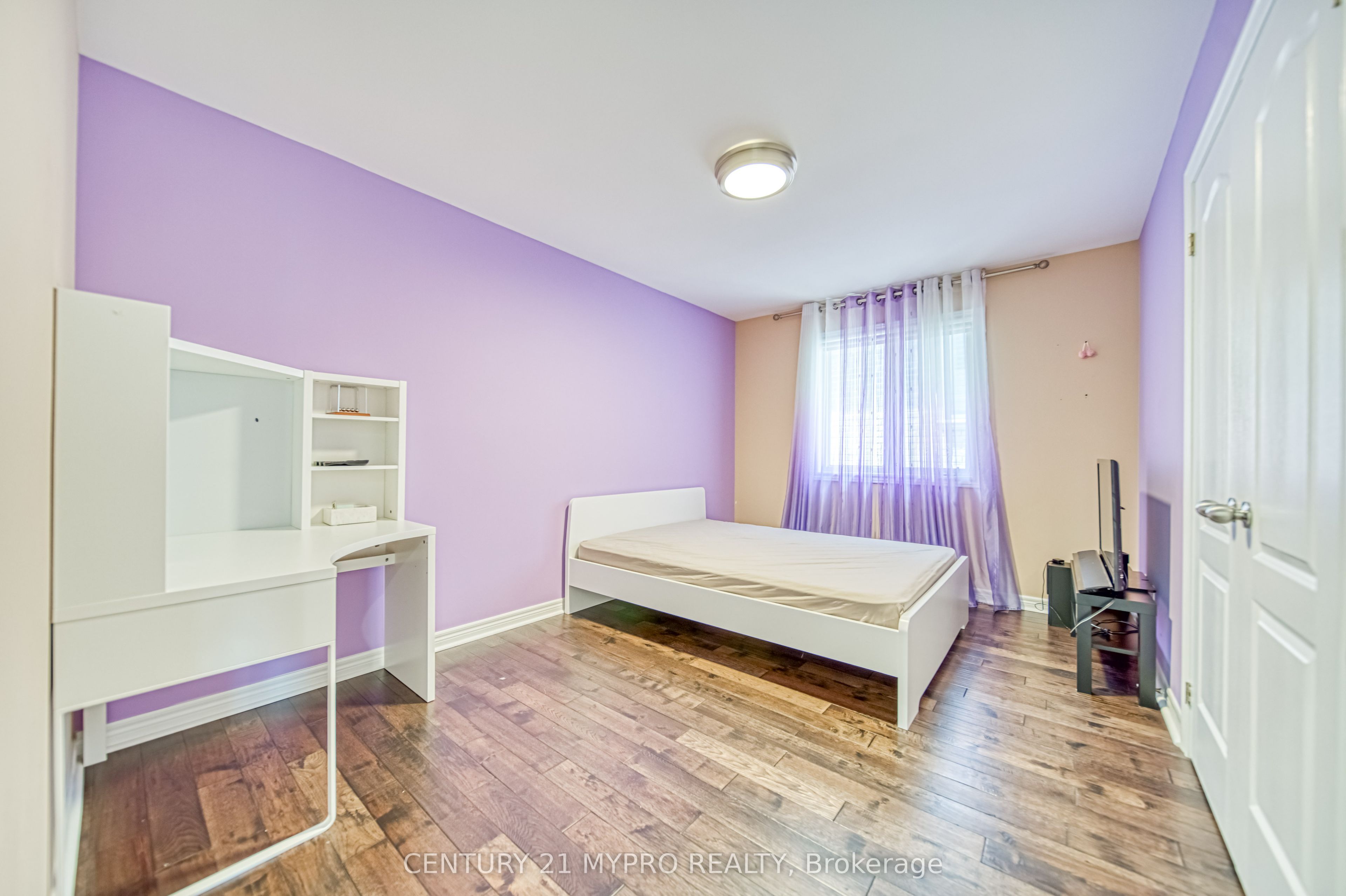 98 Leyburn Avenue Property Photo 26
