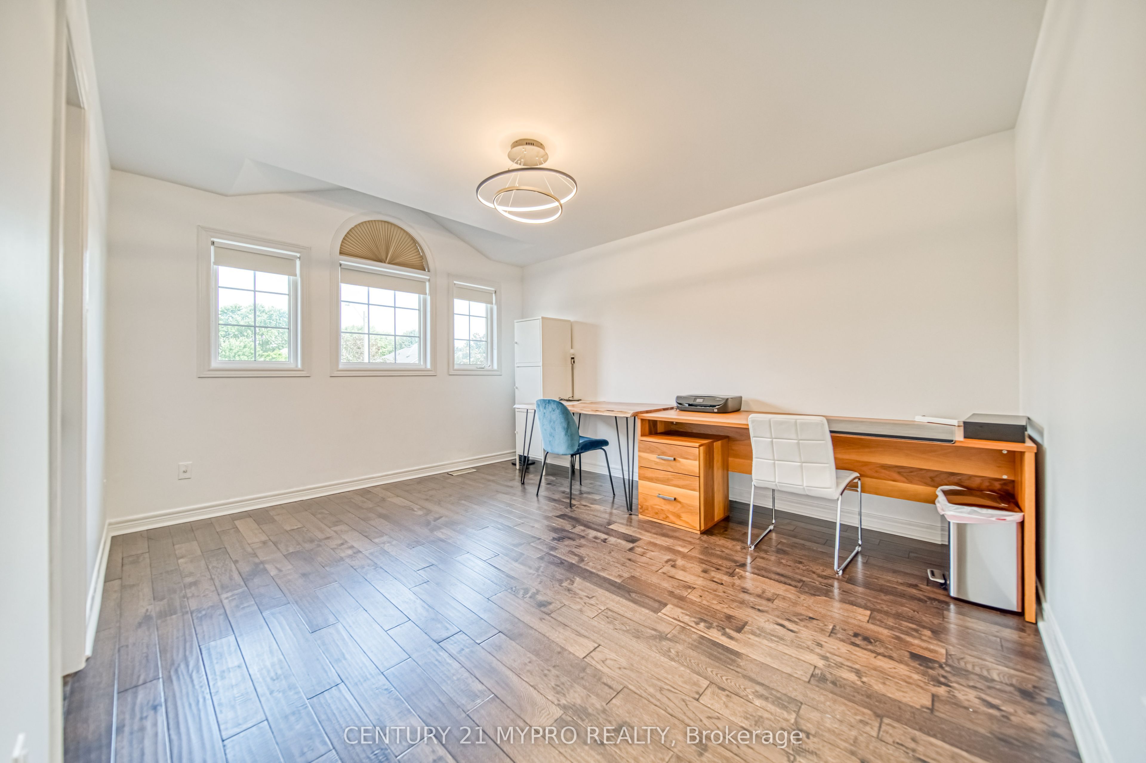 98 Leyburn Avenue Property Photo 27