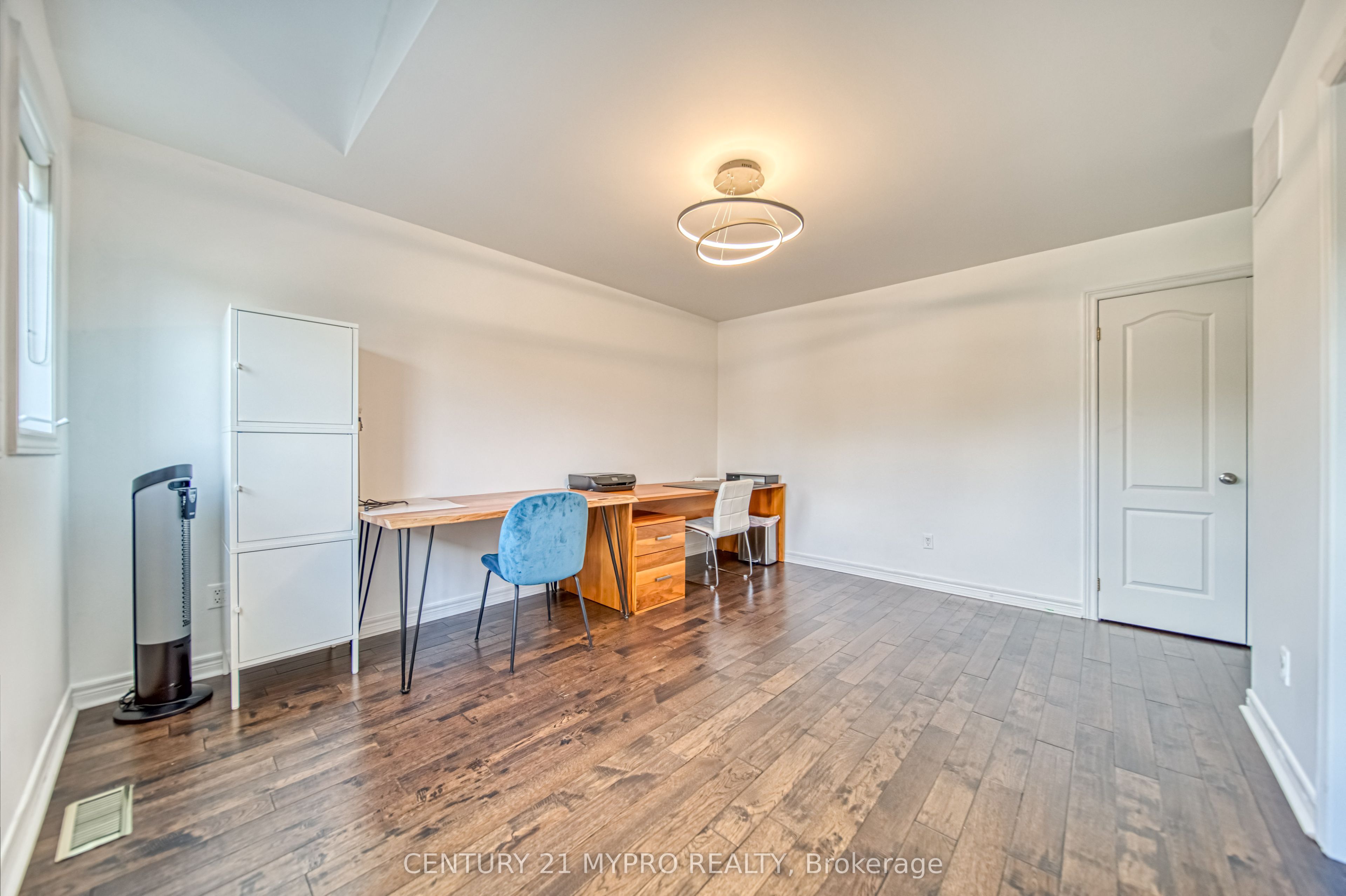 98 Leyburn Avenue Property Photo 28