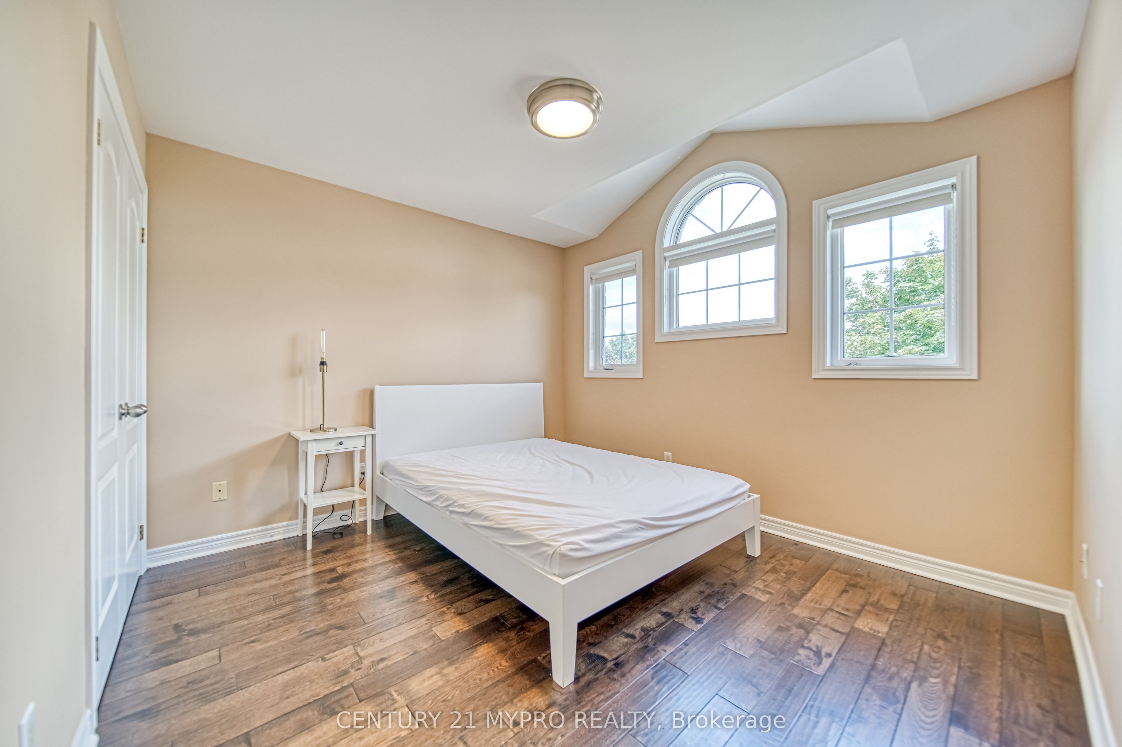 98 Leyburn Avenue Property Photo 29