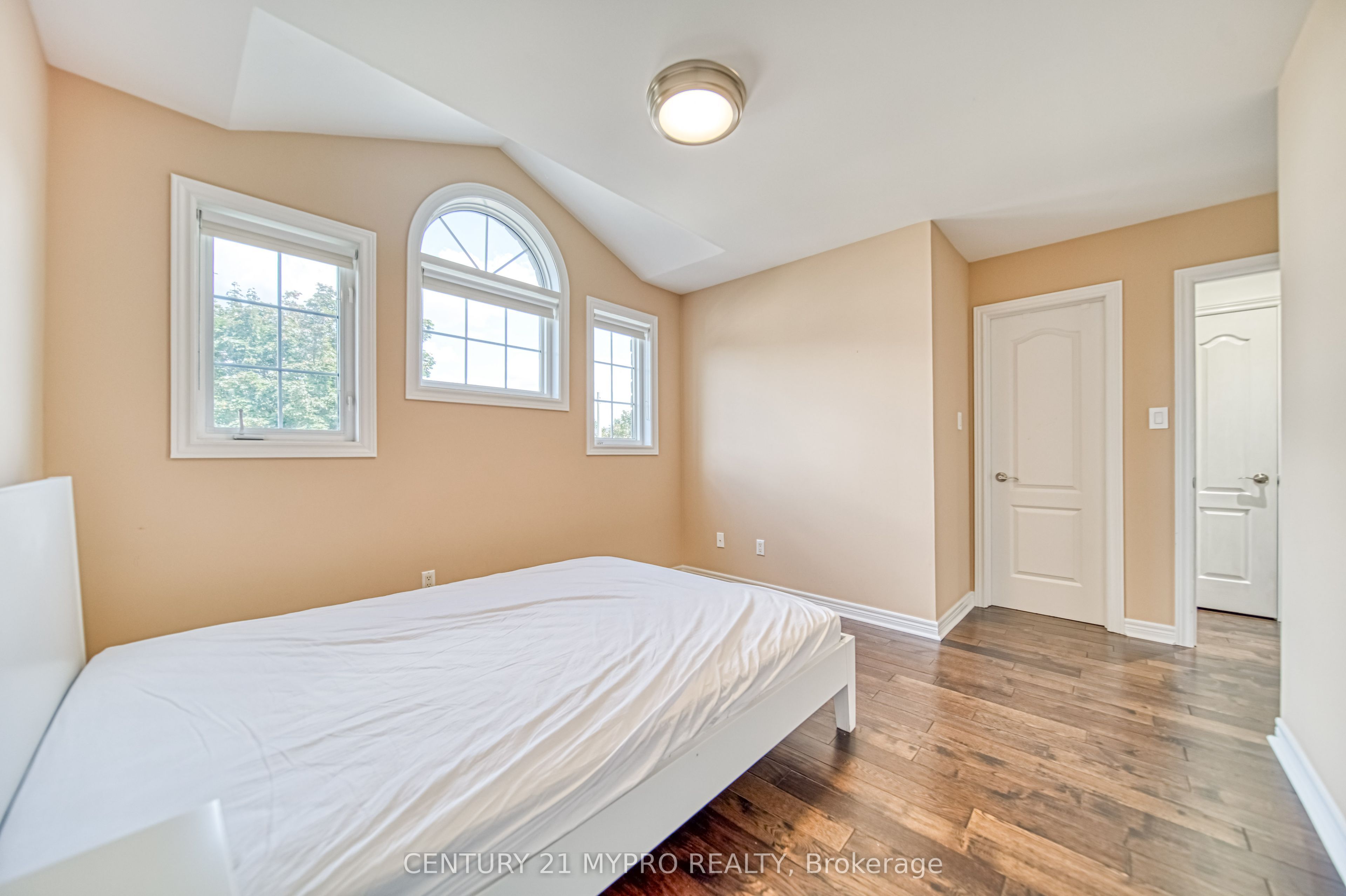 98 Leyburn Avenue Property Photo 30