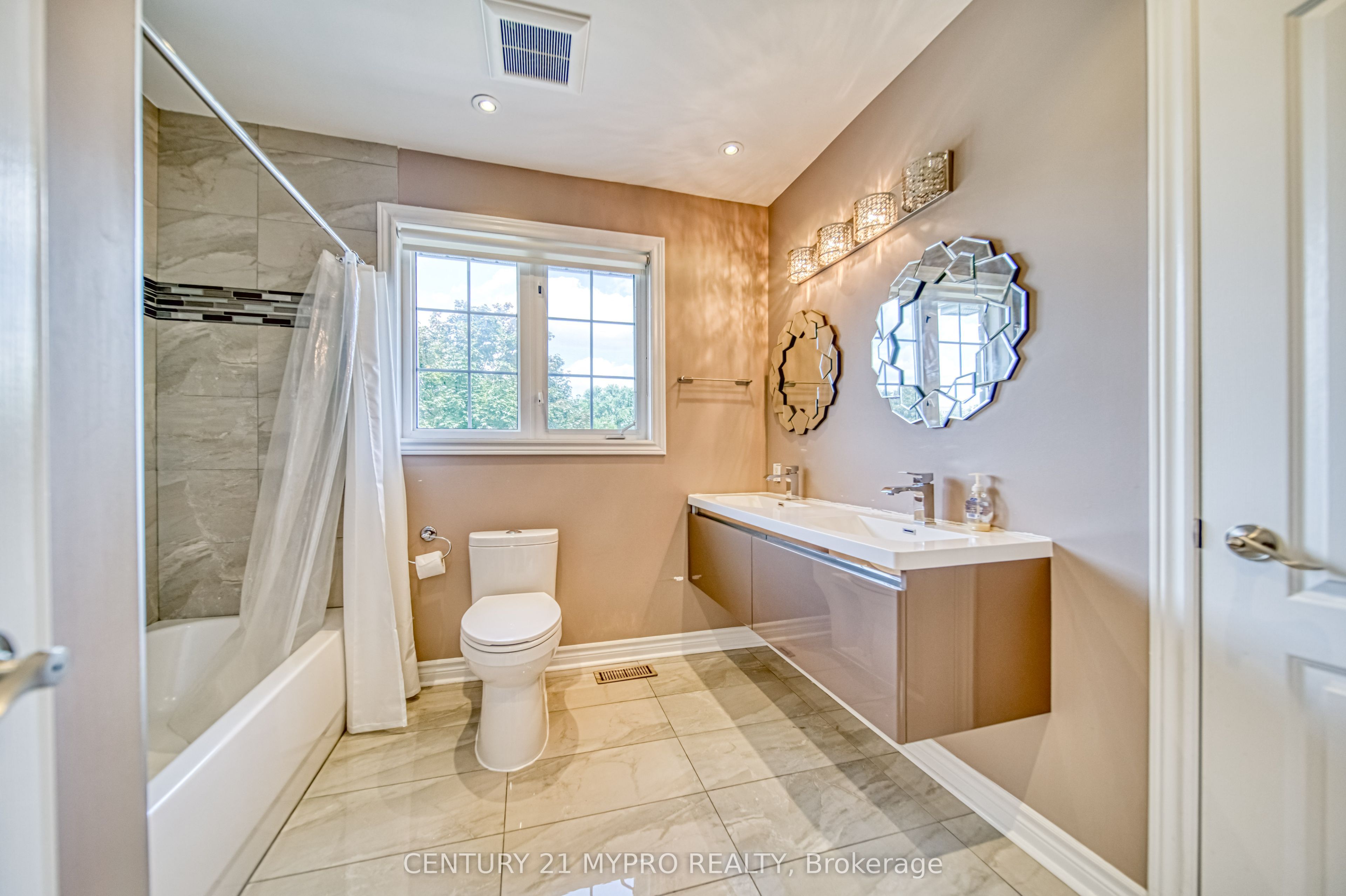 98 Leyburn Avenue Property Photo 31