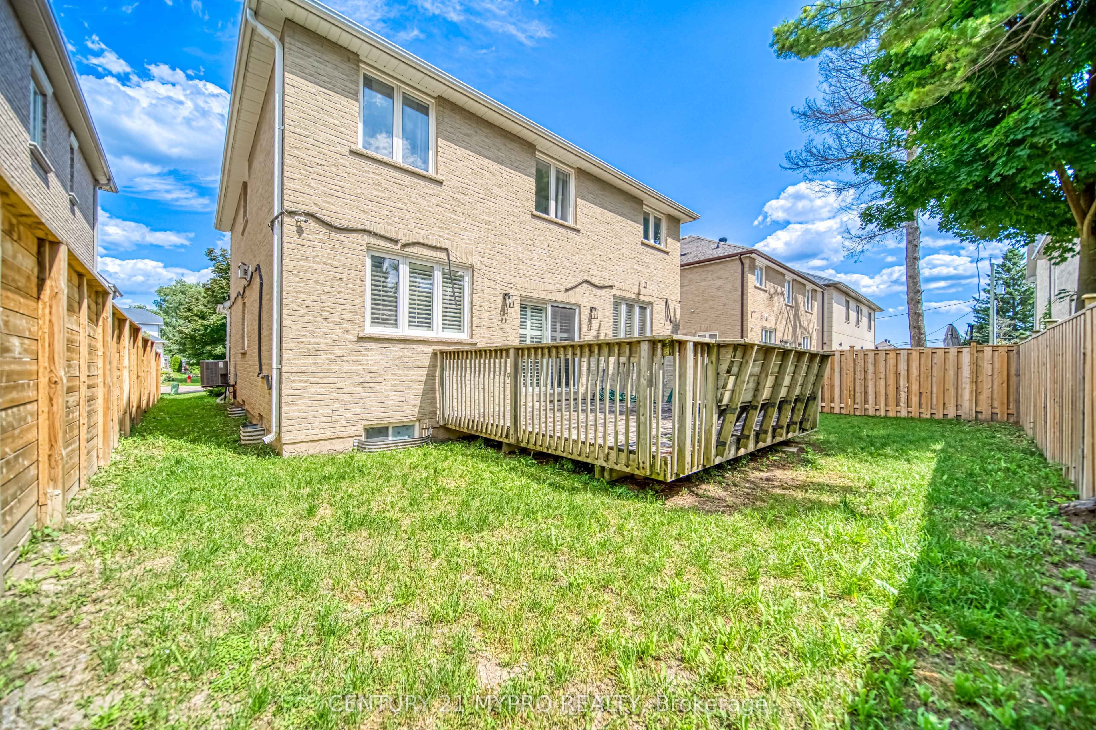 98 Leyburn Avenue Property Photo 32