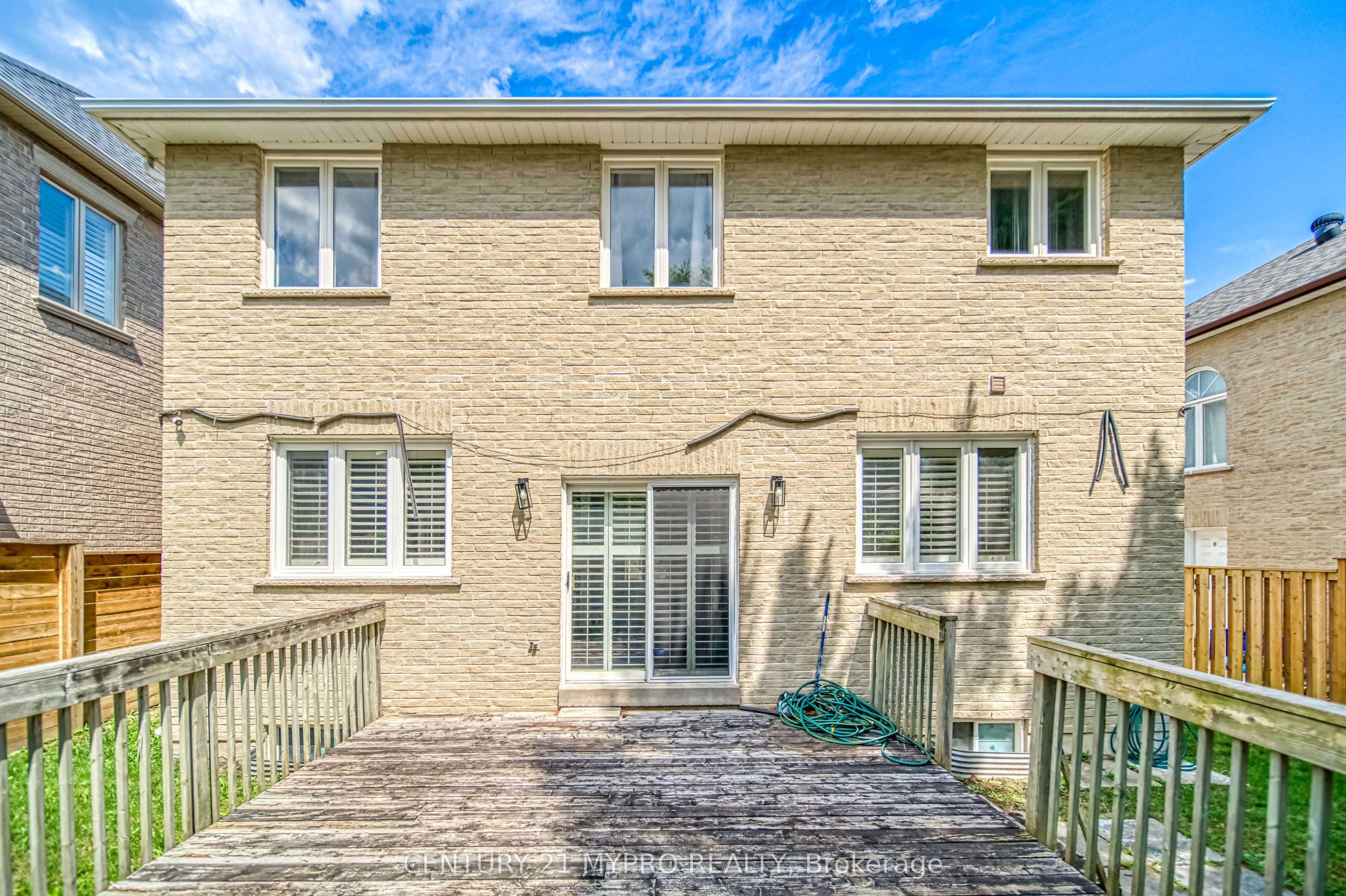 98 Leyburn Avenue Property Photo 33