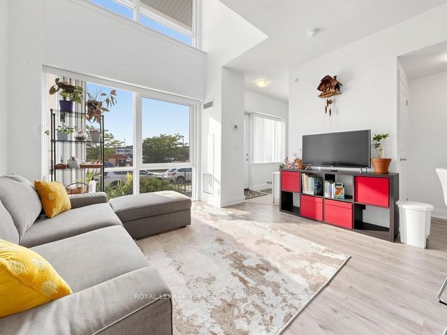 12 Woodstream Boulevard Th114 Property Photo 4