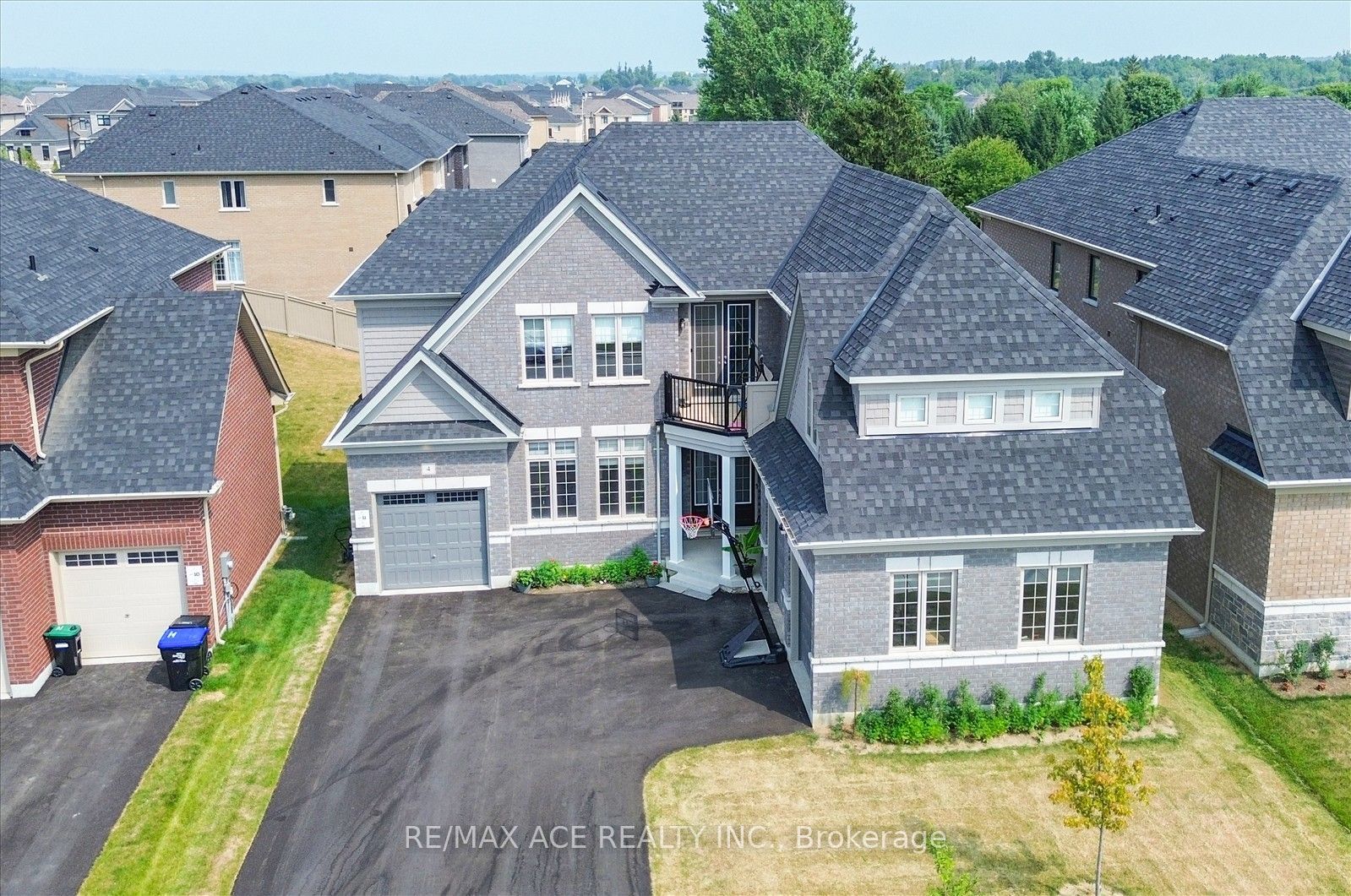 4 Emerald Grove Property Photo 1