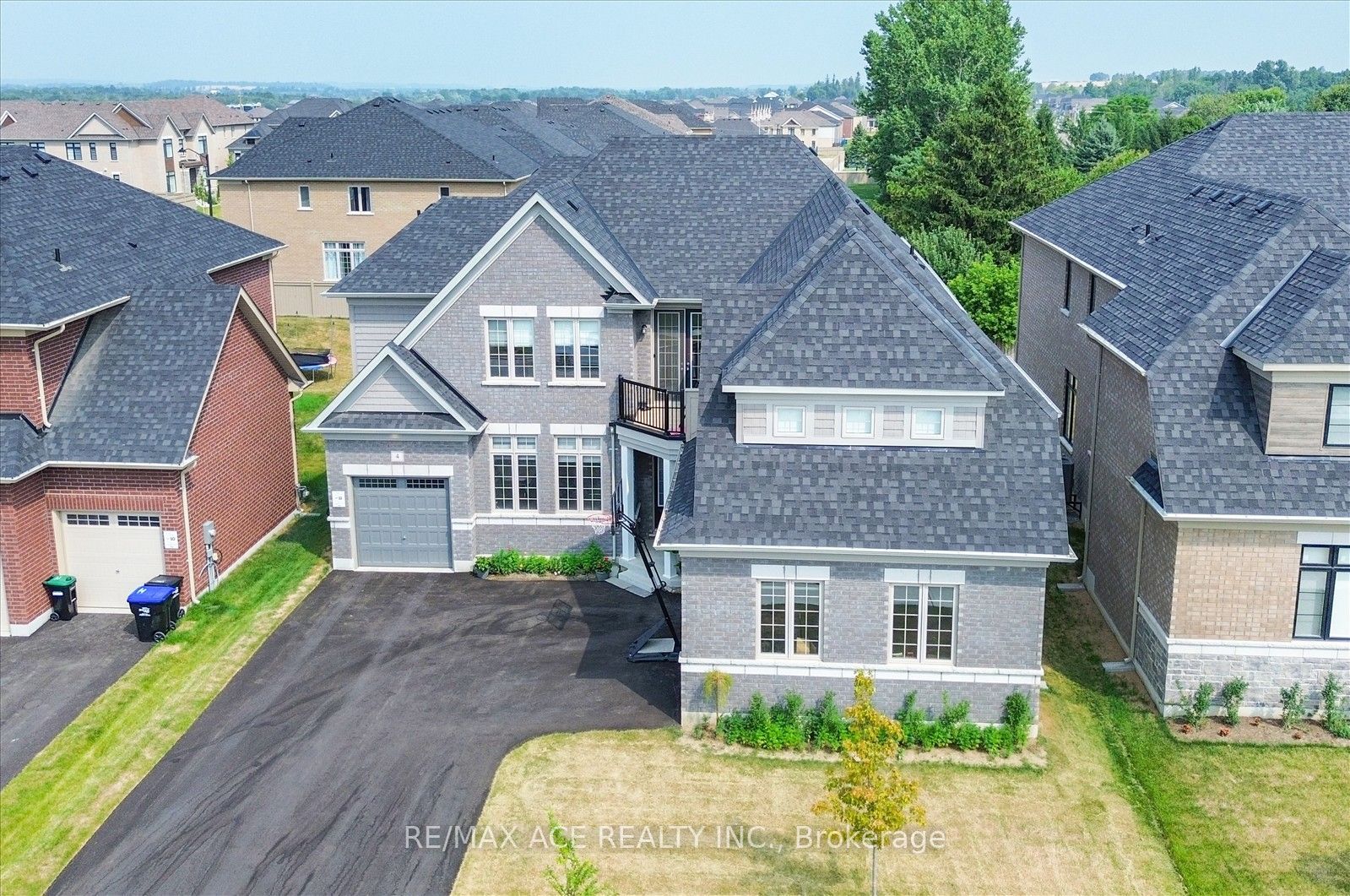 4 Emerald Grove Property Photo 2