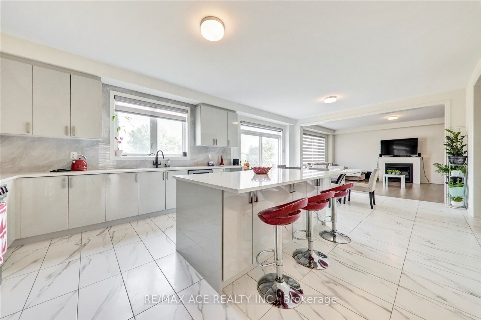 4 Emerald Grove Property Photo 14