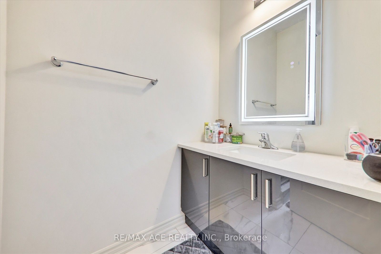 4 Emerald Grove Property Photo 33