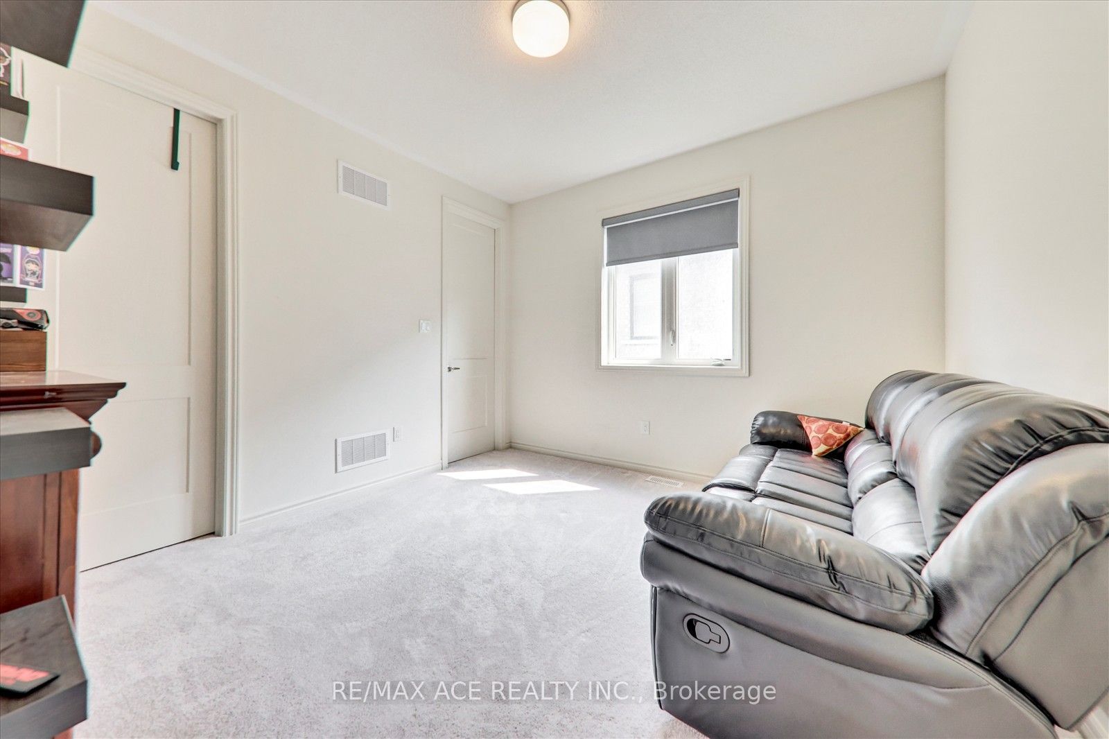4 Emerald Grove Property Photo 37