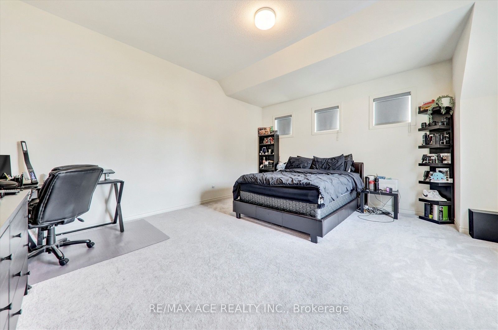4 Emerald Grove Property Photo 40