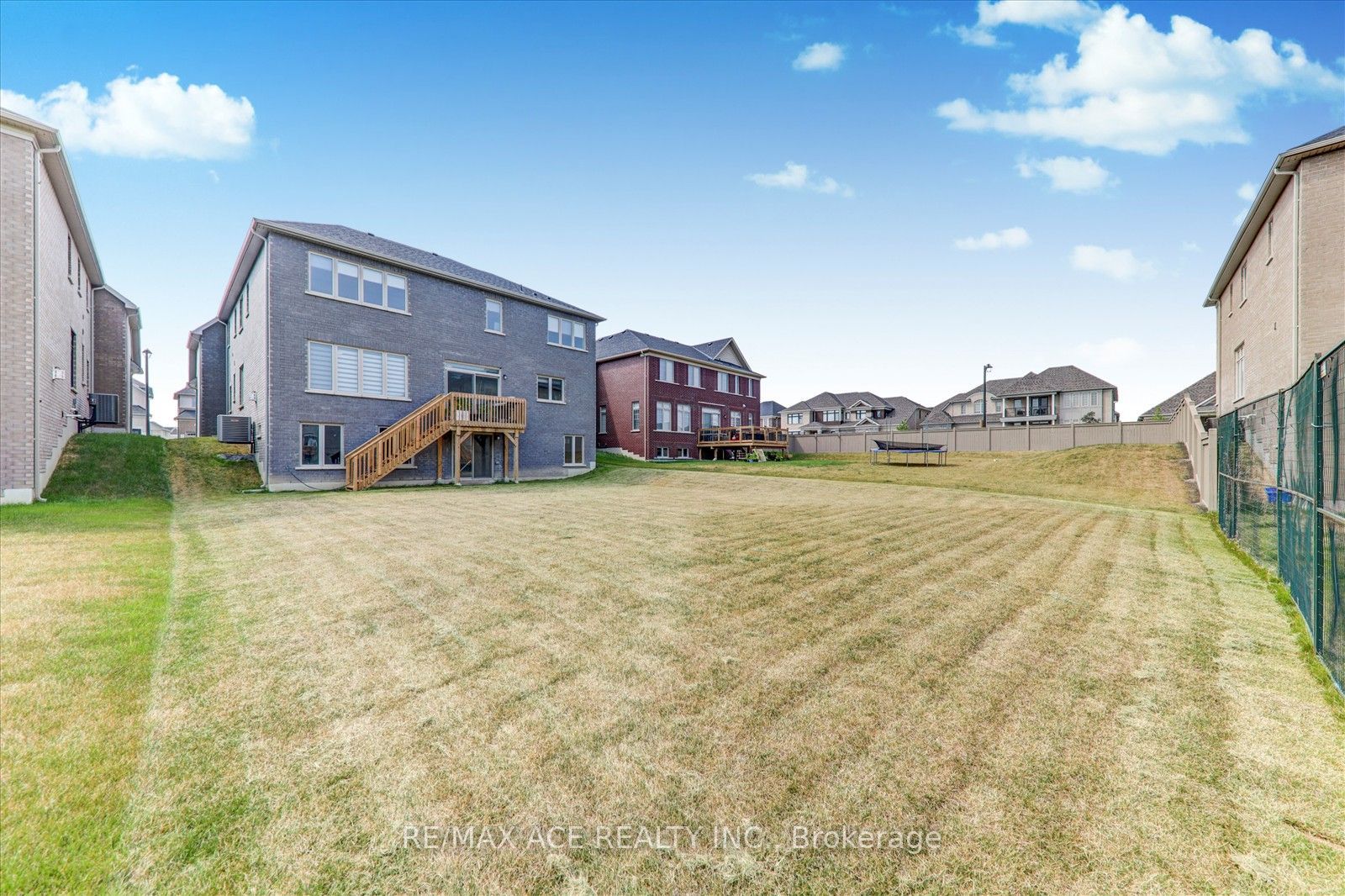 4 Emerald Grove Property Photo 48