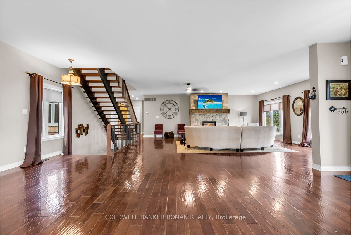 5354 3rd Line Property Photo 13