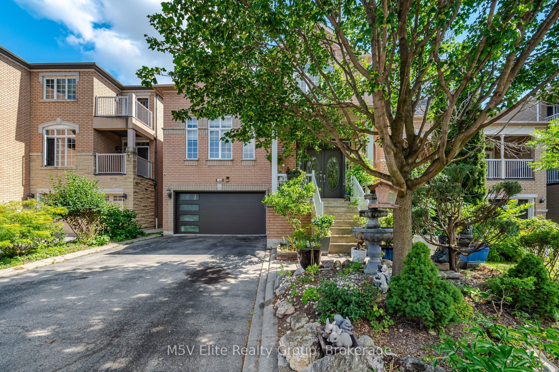 168 Sail Crescent Property Photo 3