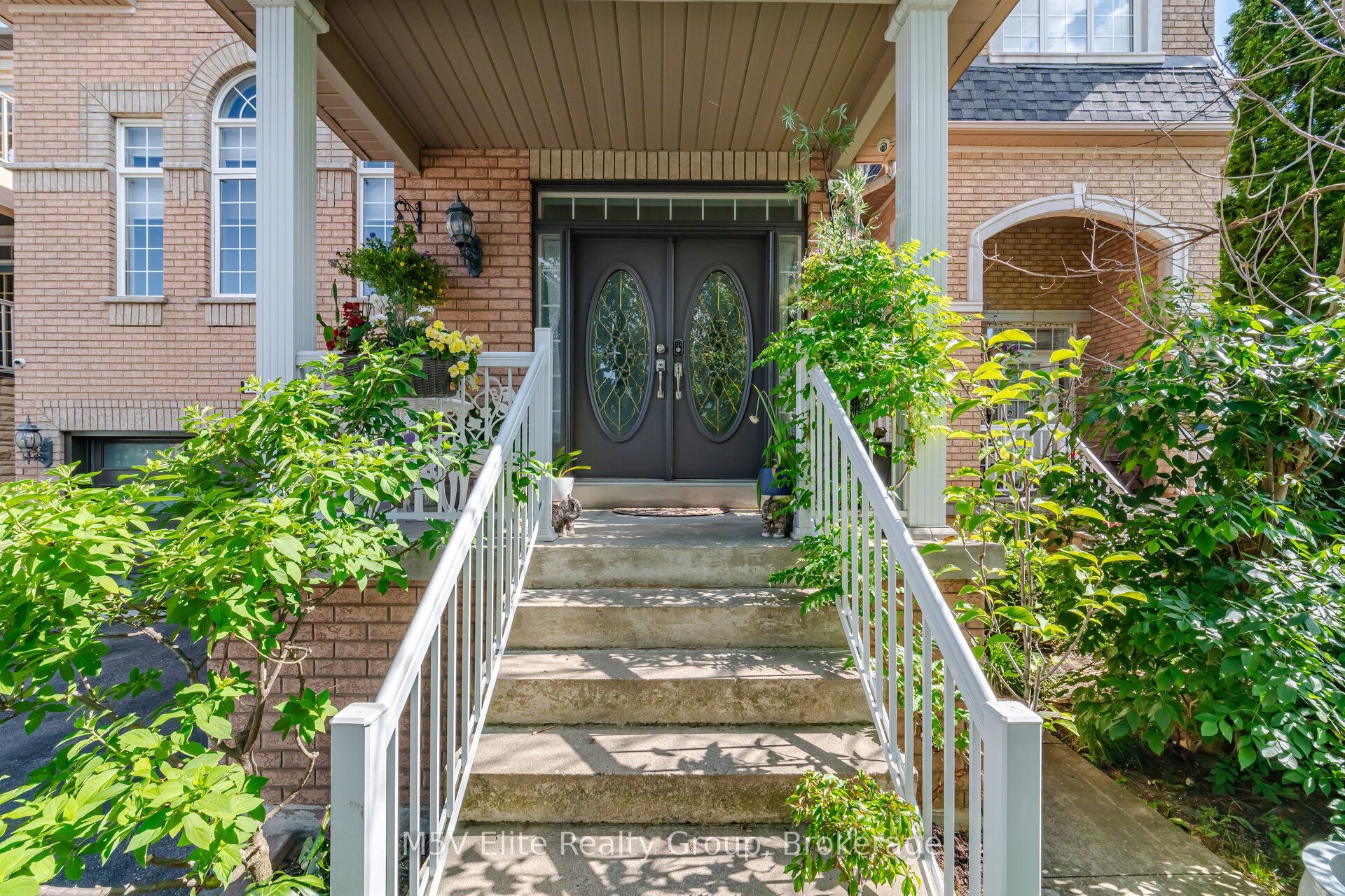 168 Sail Crescent Property Photo 4