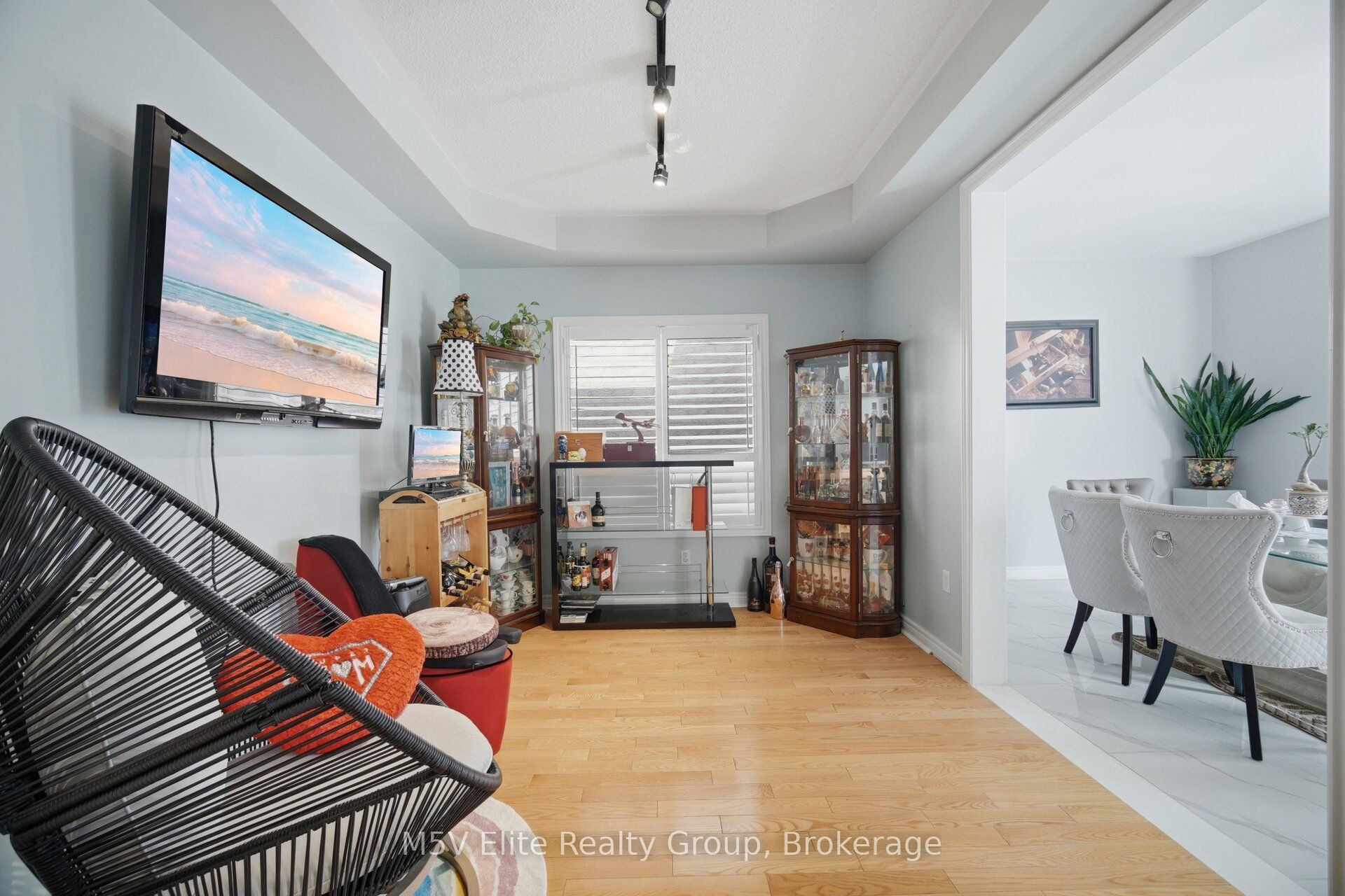 168 Sail Crescent Property Photo 7