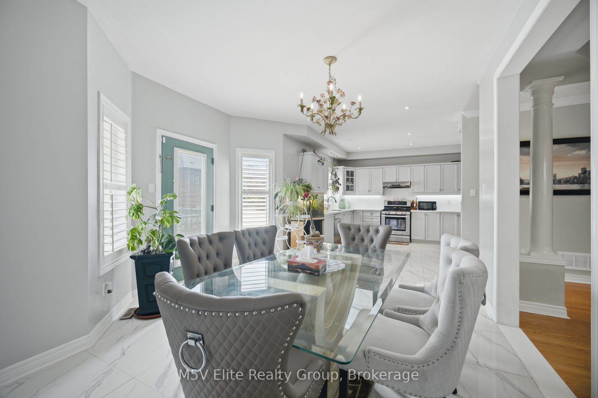 168 Sail Crescent Property Photo 8