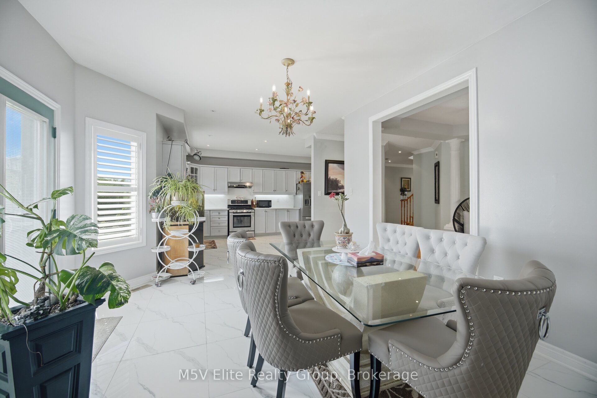 168 Sail Crescent Property Photo 9