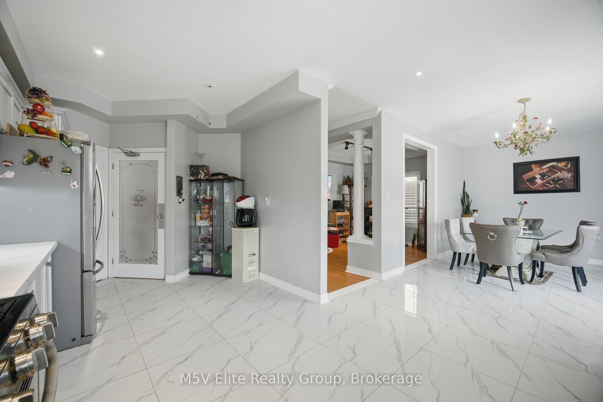 168 Sail Crescent Property Photo 11