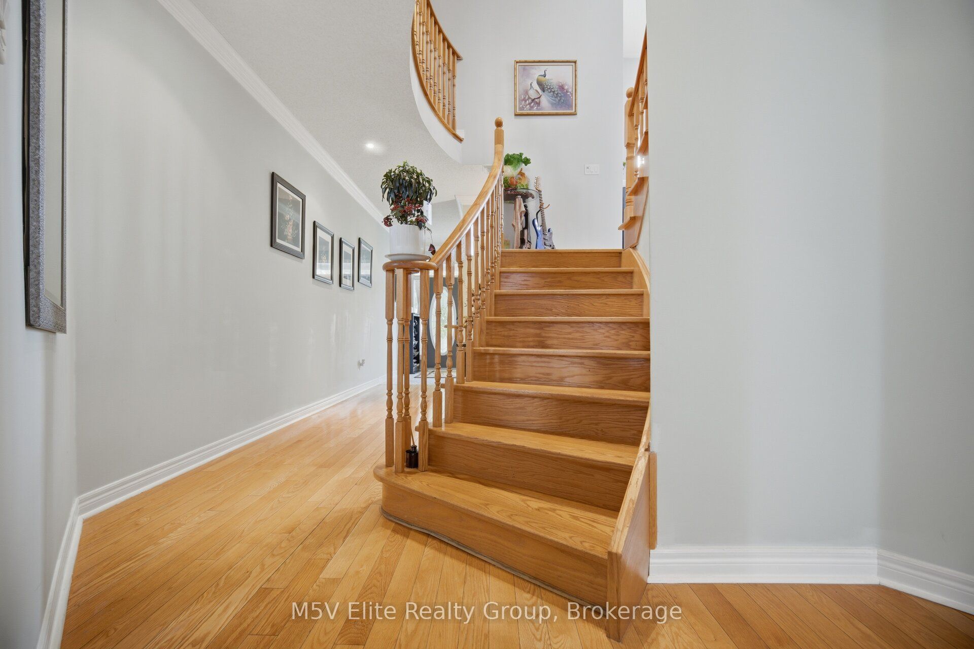 168 Sail Crescent Property Photo 13