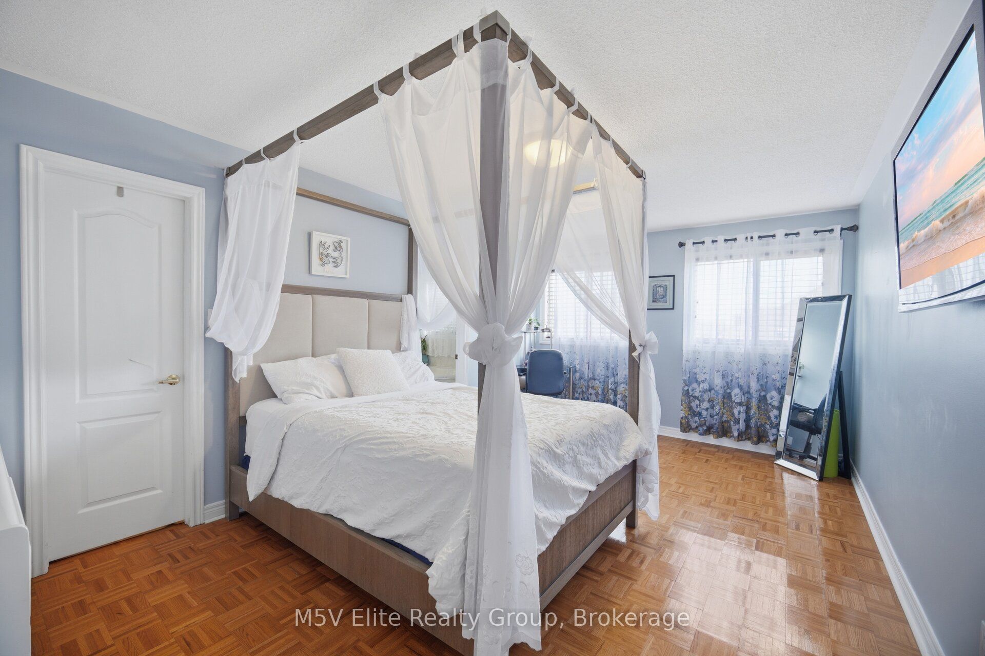 168 Sail Crescent Property Photo 17