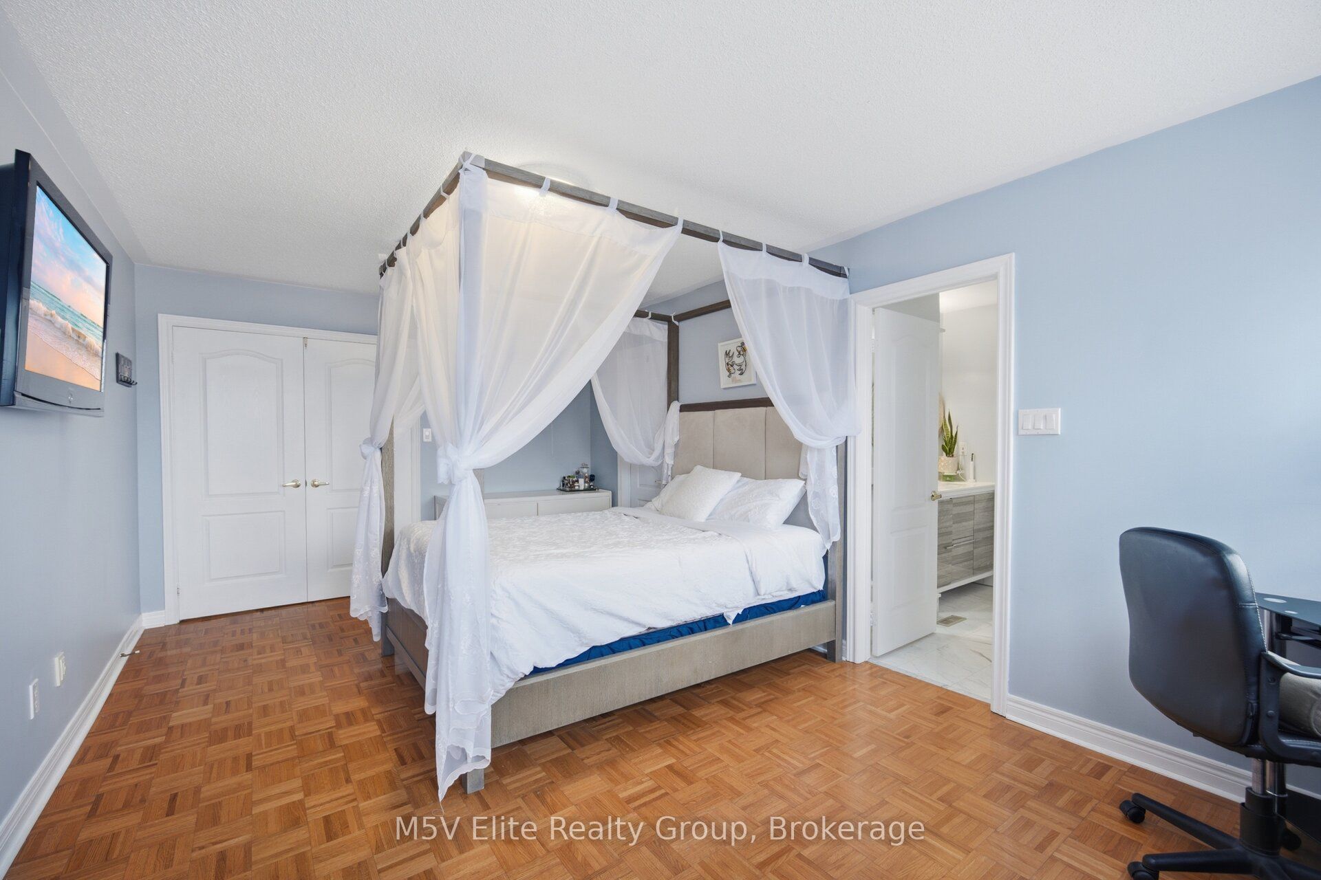 168 Sail Crescent Property Photo 18