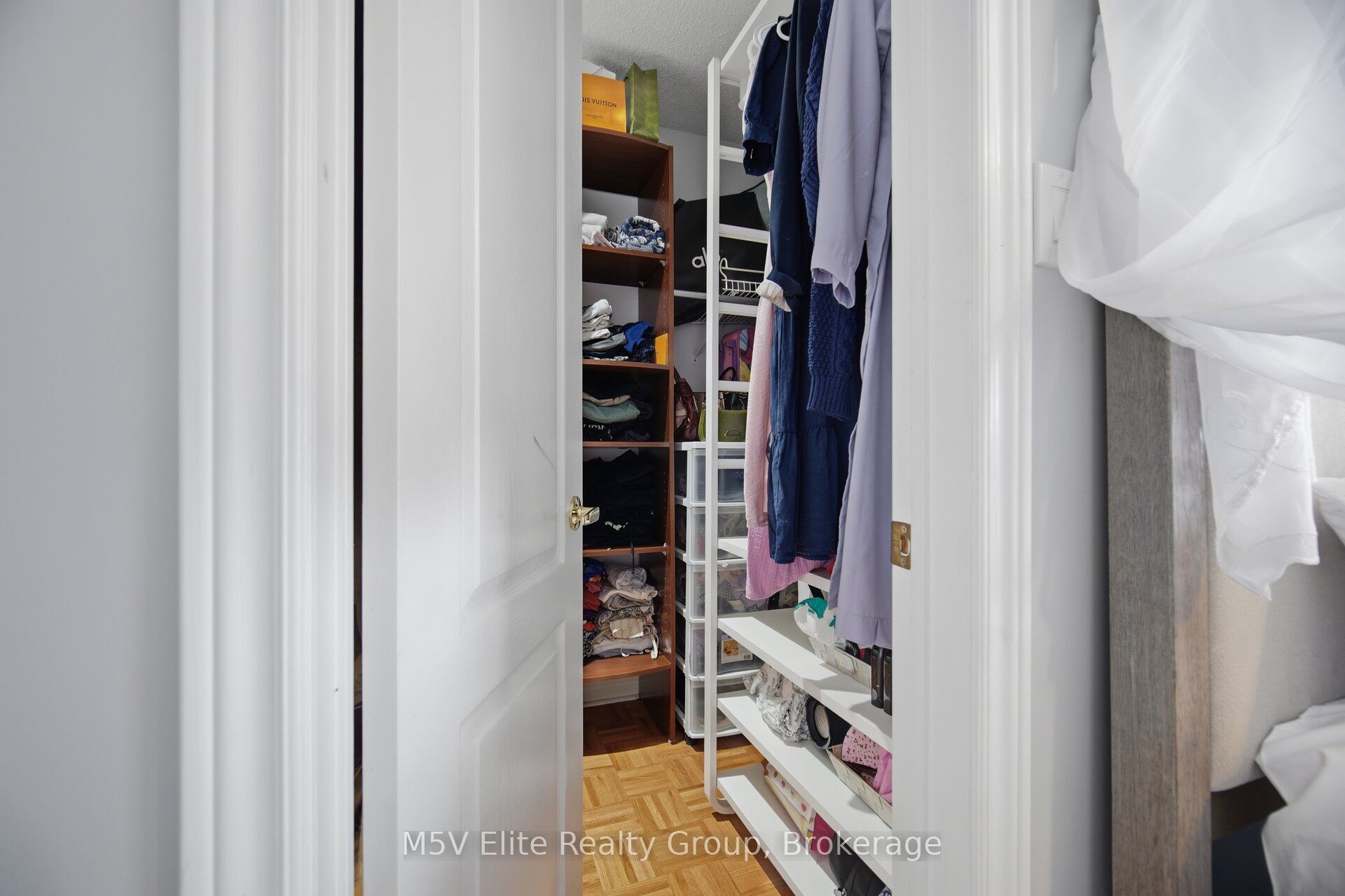 168 Sail Crescent Property Photo 21