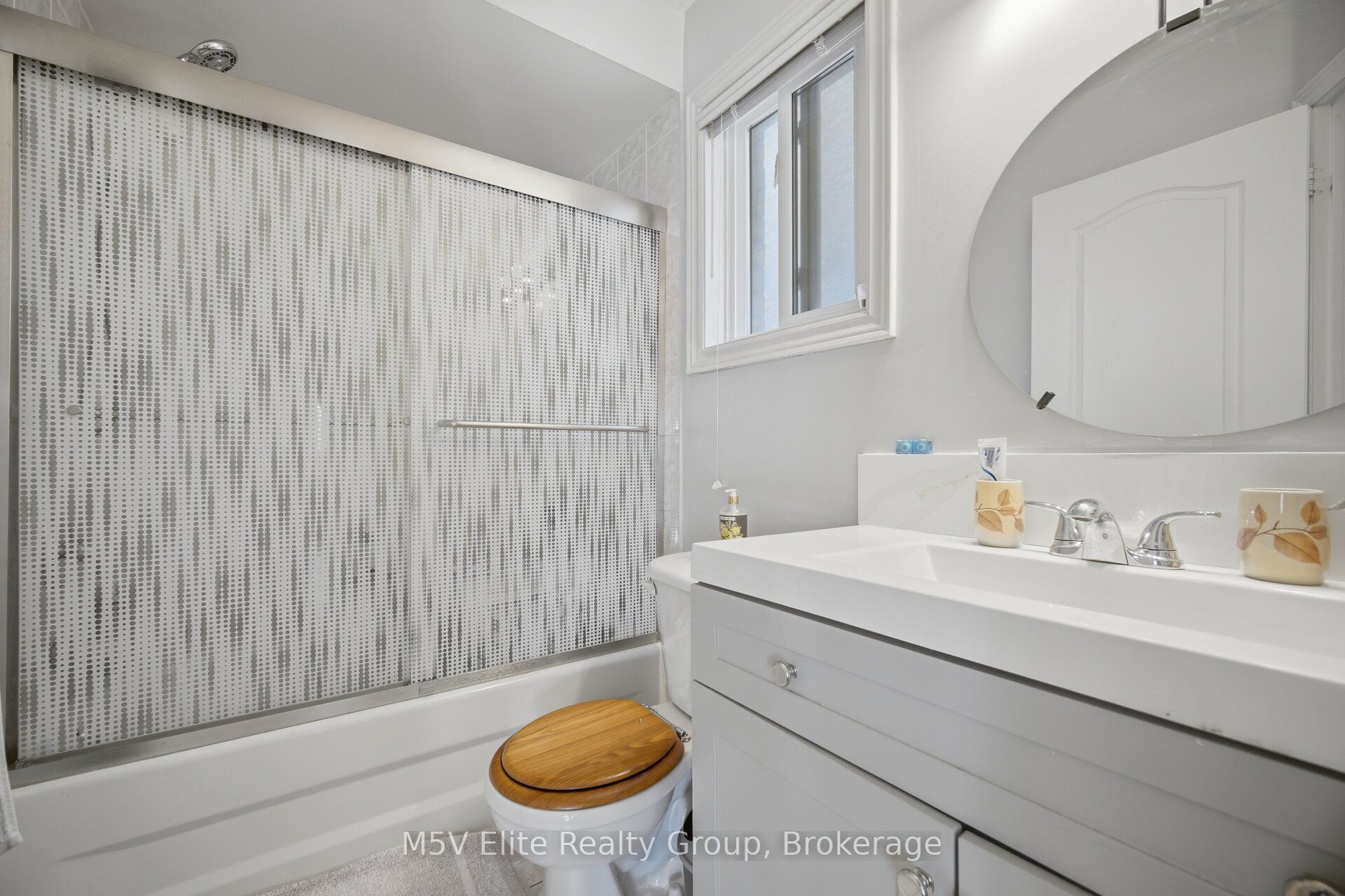 168 Sail Crescent Property Photo 27