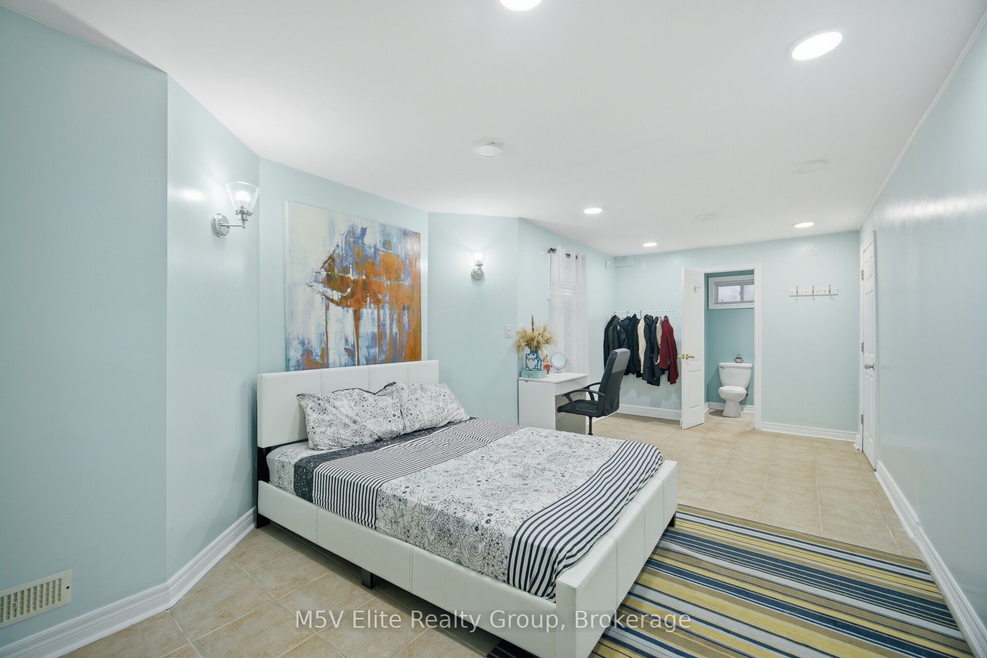 168 Sail Crescent Property Photo 34