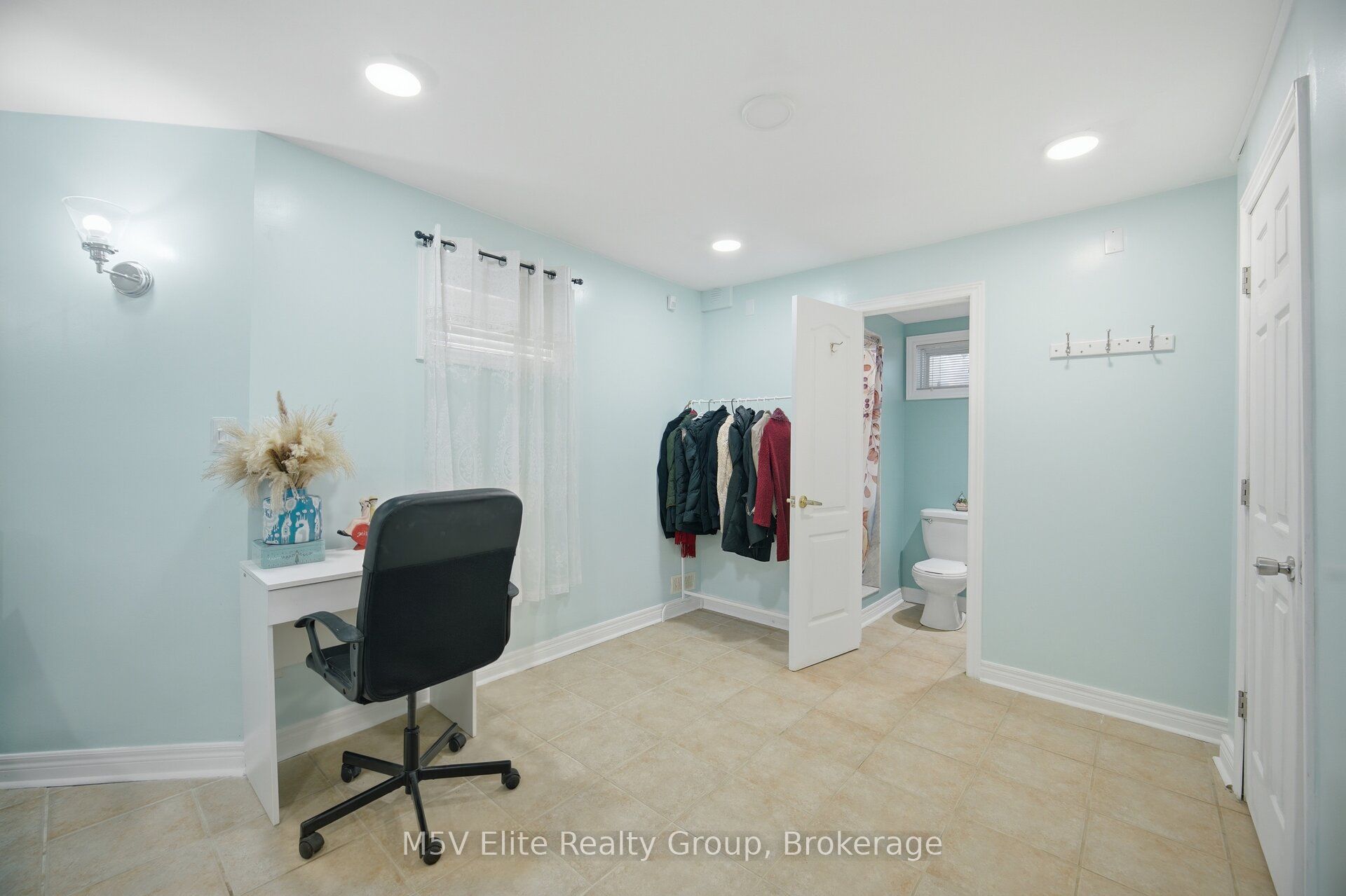 168 Sail Crescent Property Photo 35