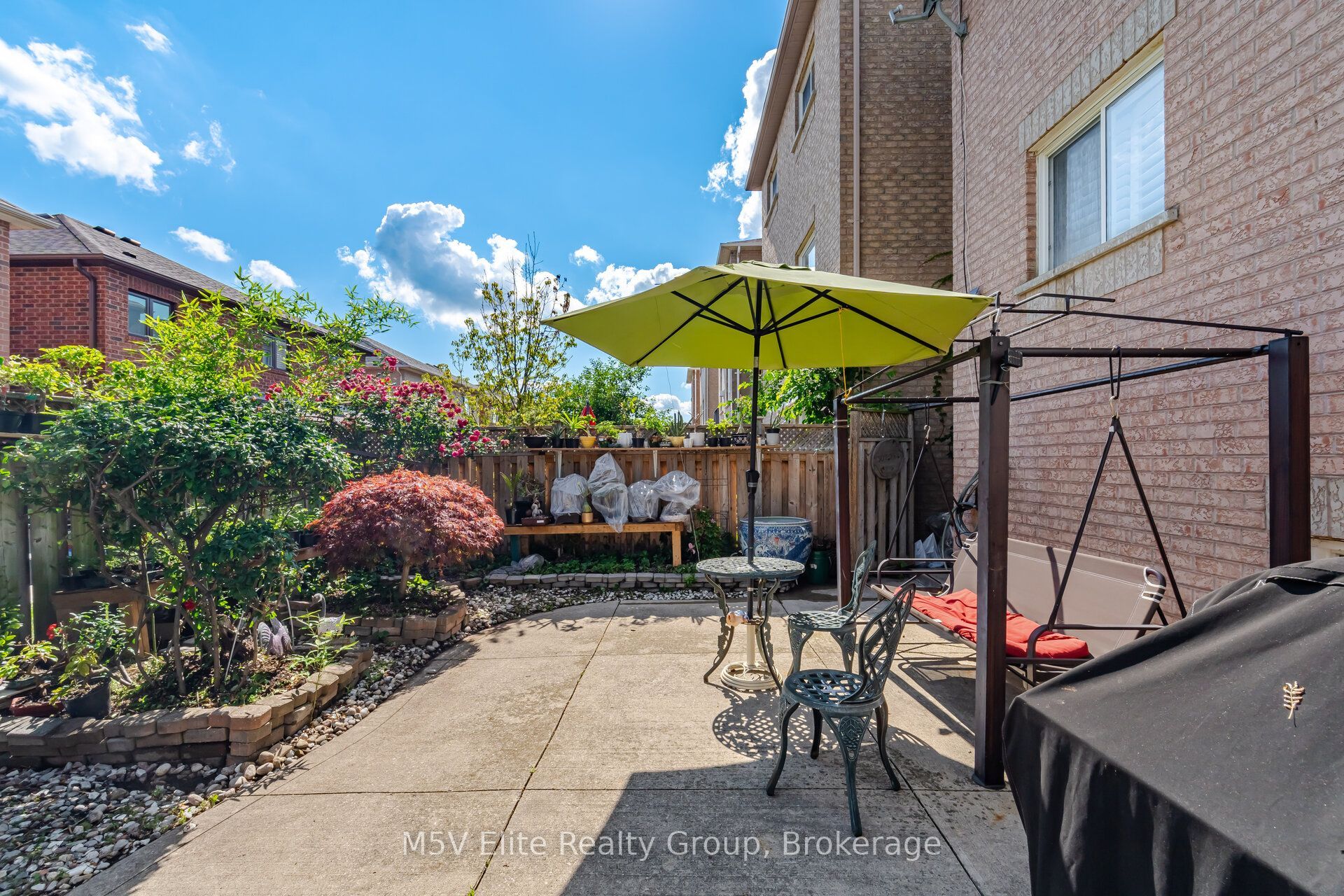168 Sail Crescent Property Photo 39
