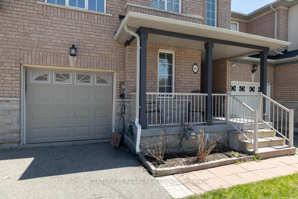 43 Waterton Crescent Property Photo 2