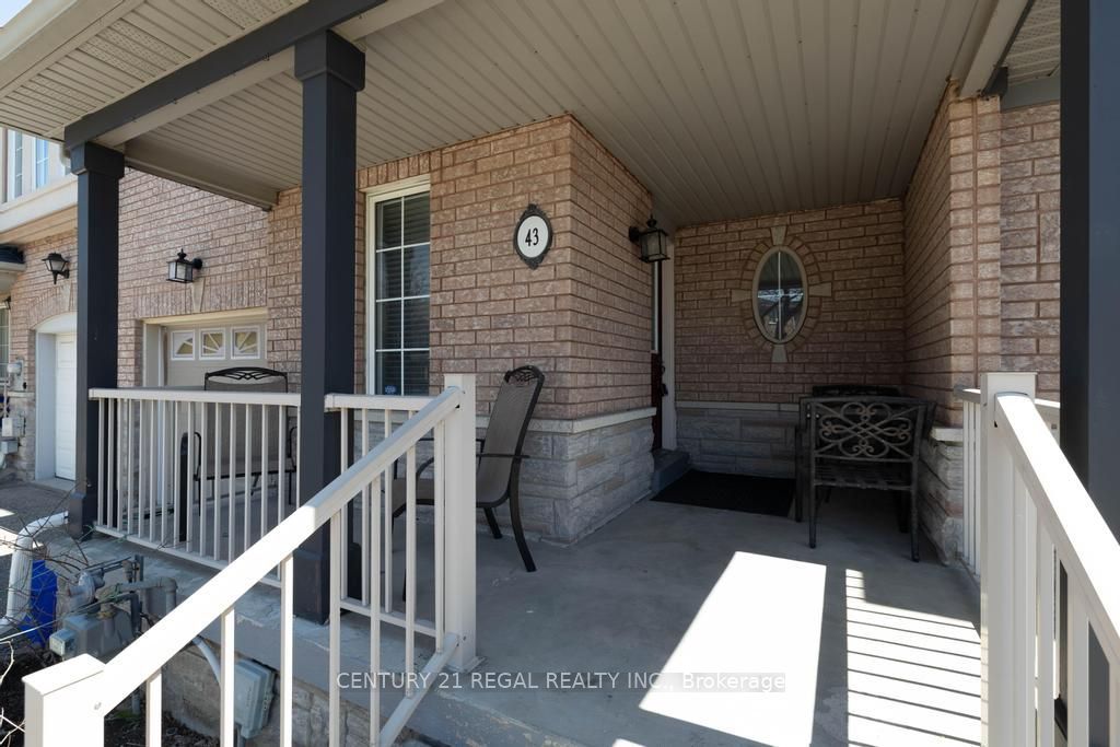 43 Waterton Crescent Property Photo 3