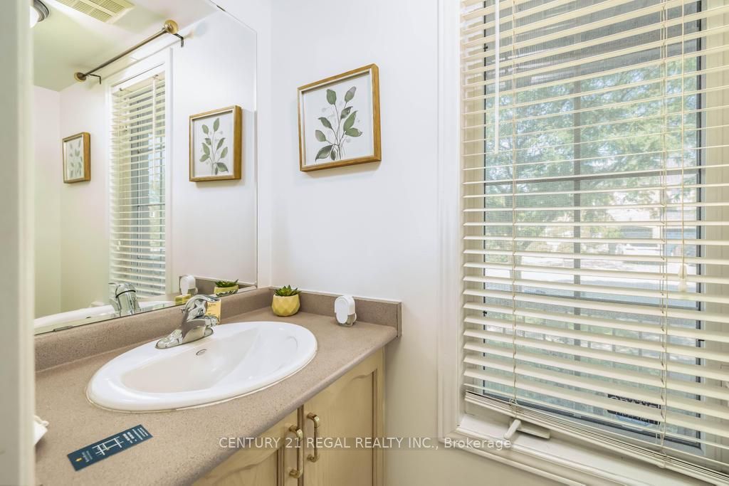 43 Waterton Crescent Property Photo 6