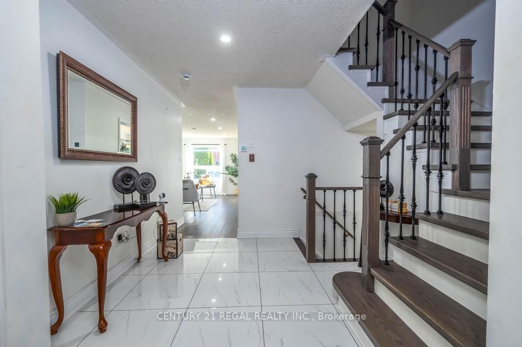 43 Waterton Crescent Property Photo 7