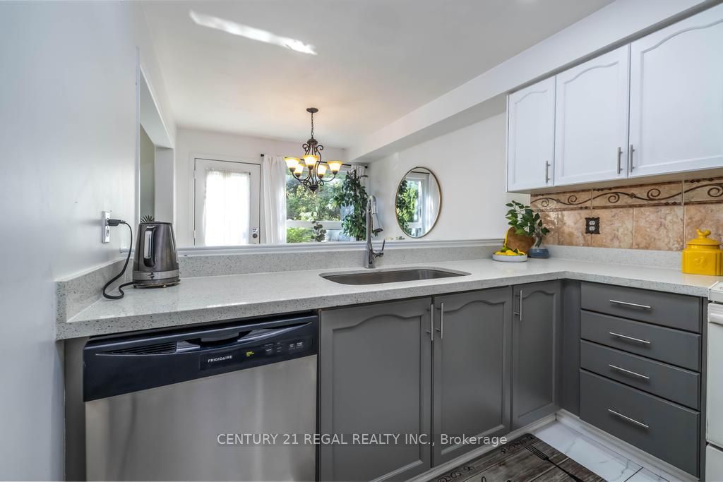 43 Waterton Crescent Property Photo 10