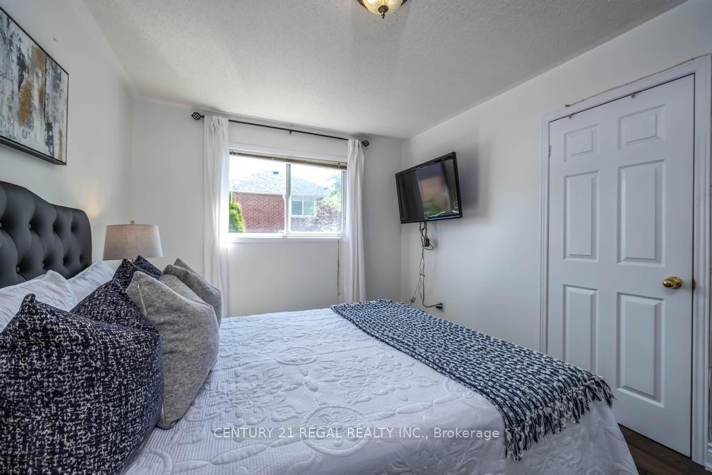 43 Waterton Crescent Property Photo 28
