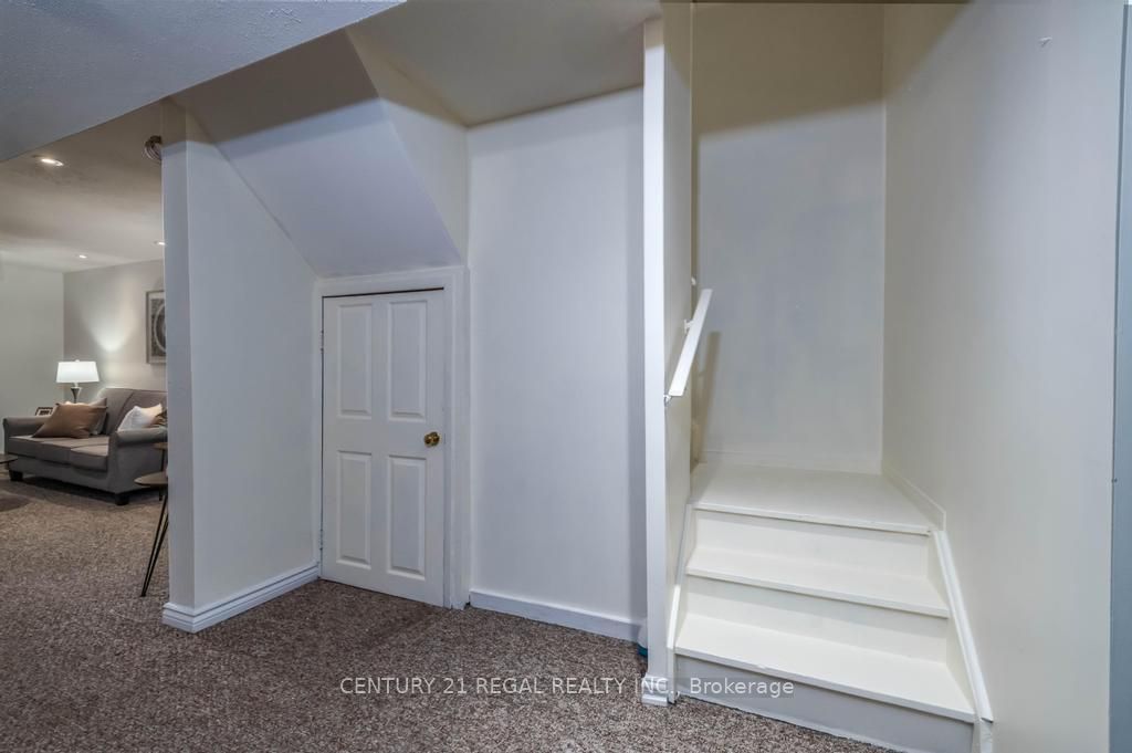 43 Waterton Crescent Property Photo 29