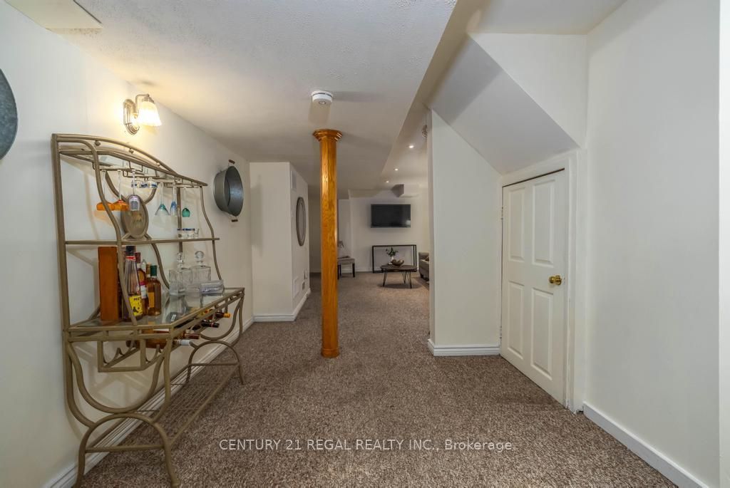 43 Waterton Crescent Property Photo 30