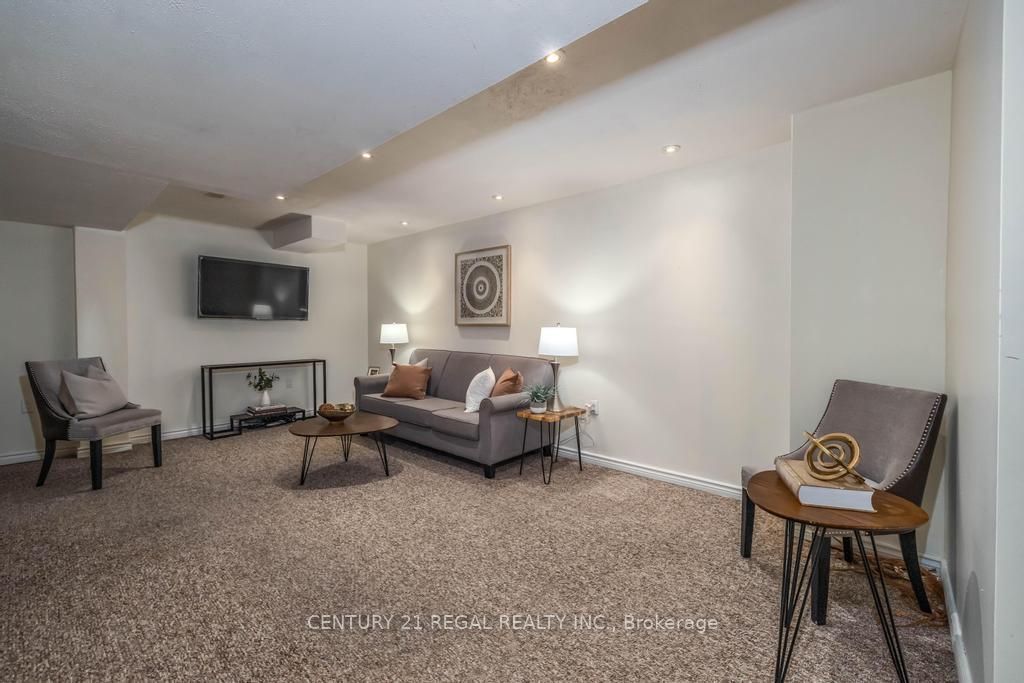 43 Waterton Crescent Property Photo 31