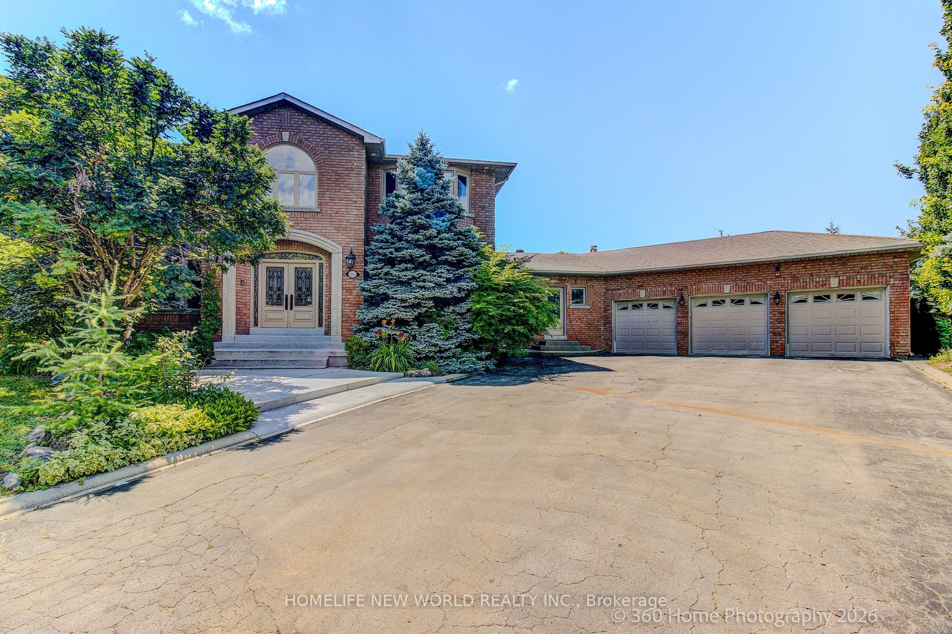 212 Burns Boulevard Property Photo 1