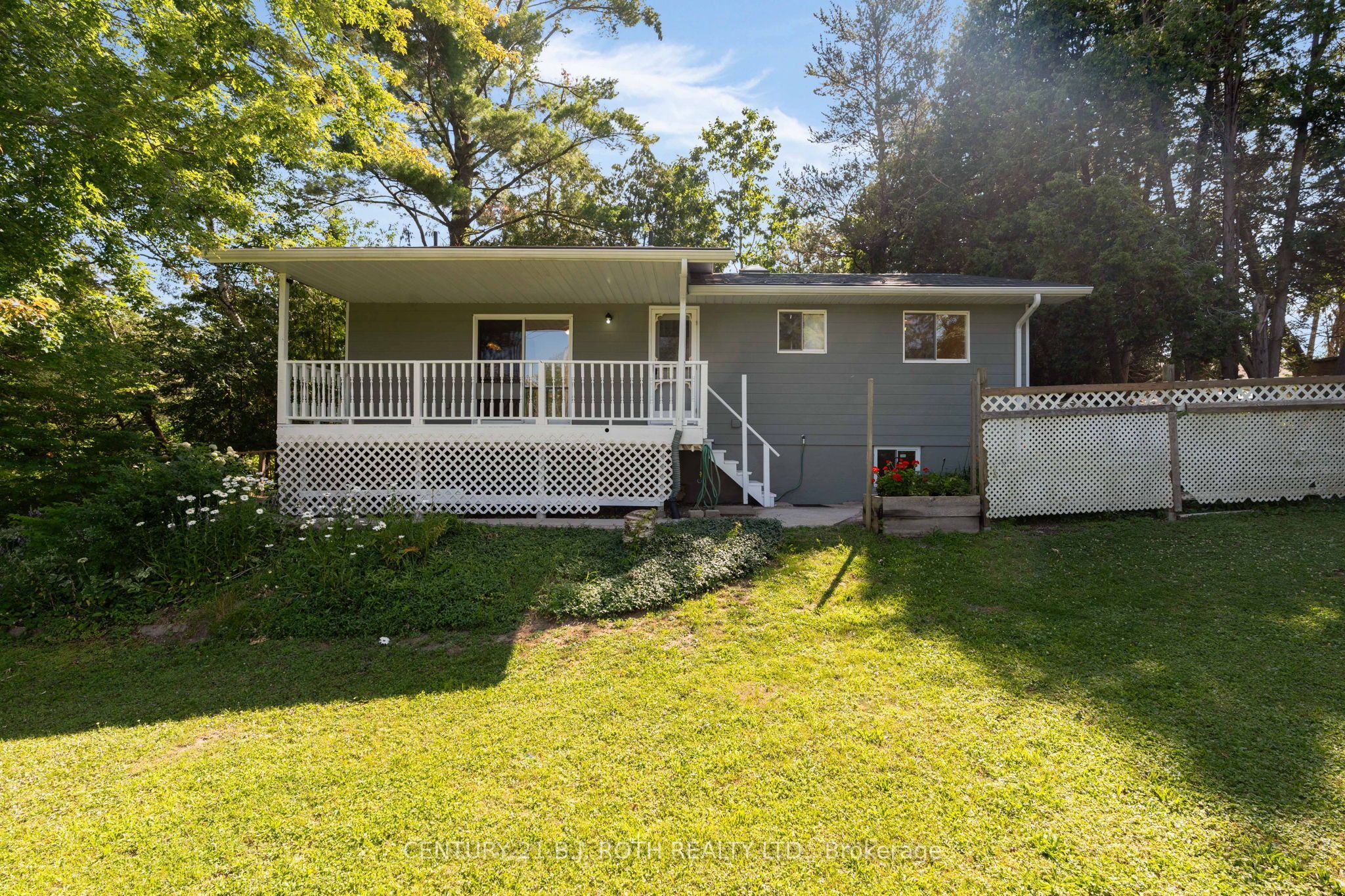 957 7th Line Property Photo 1