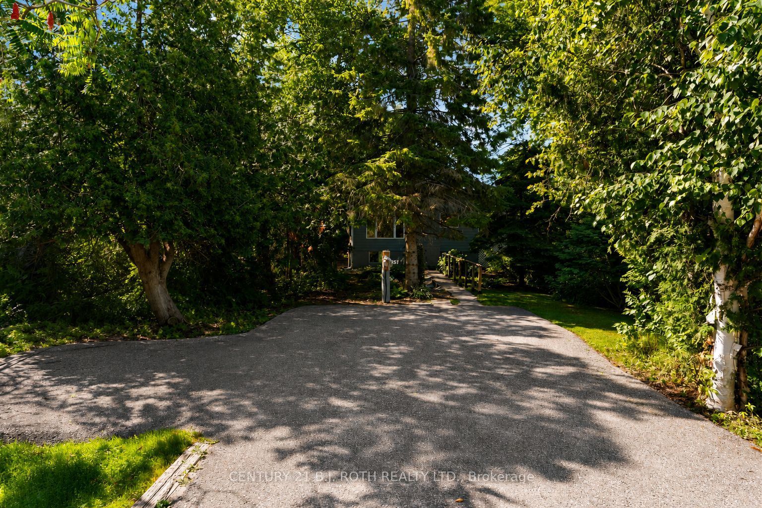 957 7th Line Property Photo 2
